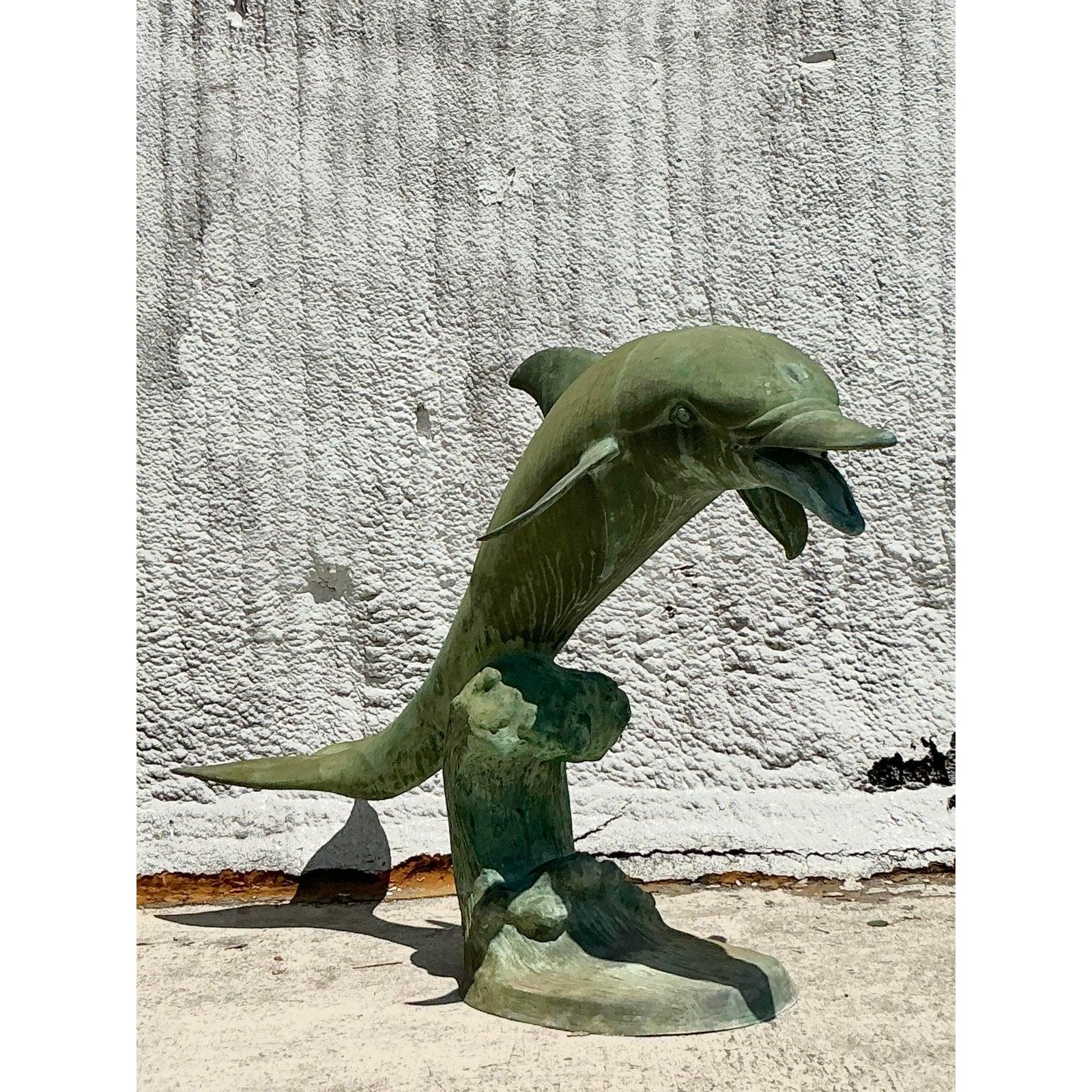 Américain Sculpture de dauphin en bronze patiné de la fin du 20e siècle pour la côte en vente