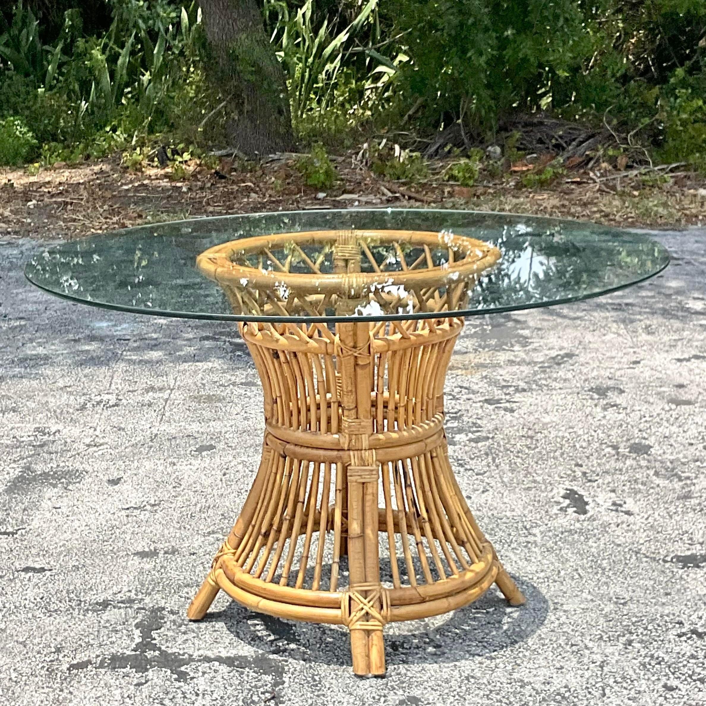 Rotin Table de salle à manger en rotin treillis côtier de la fin du 20e siècle en vente