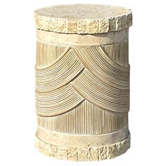 Pedestal de piedra y junco lavado costero vintage de finales del siglo XX