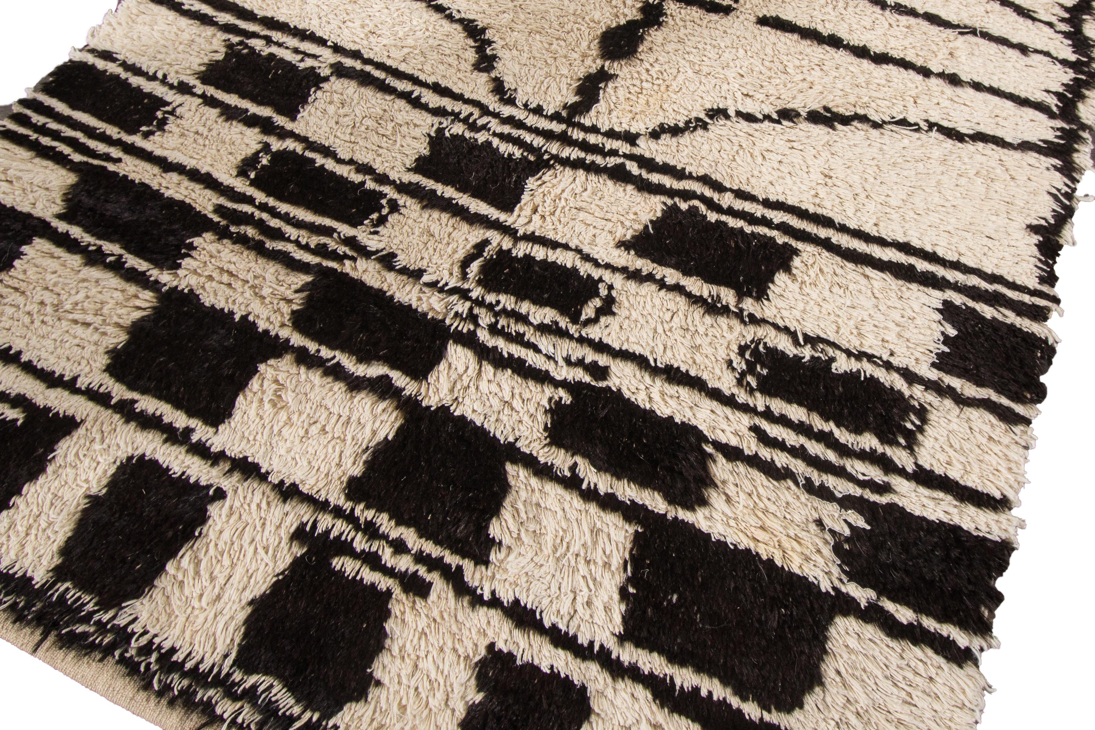 Late 20th Century Vintage Designed Moroccan Wool Rug 1