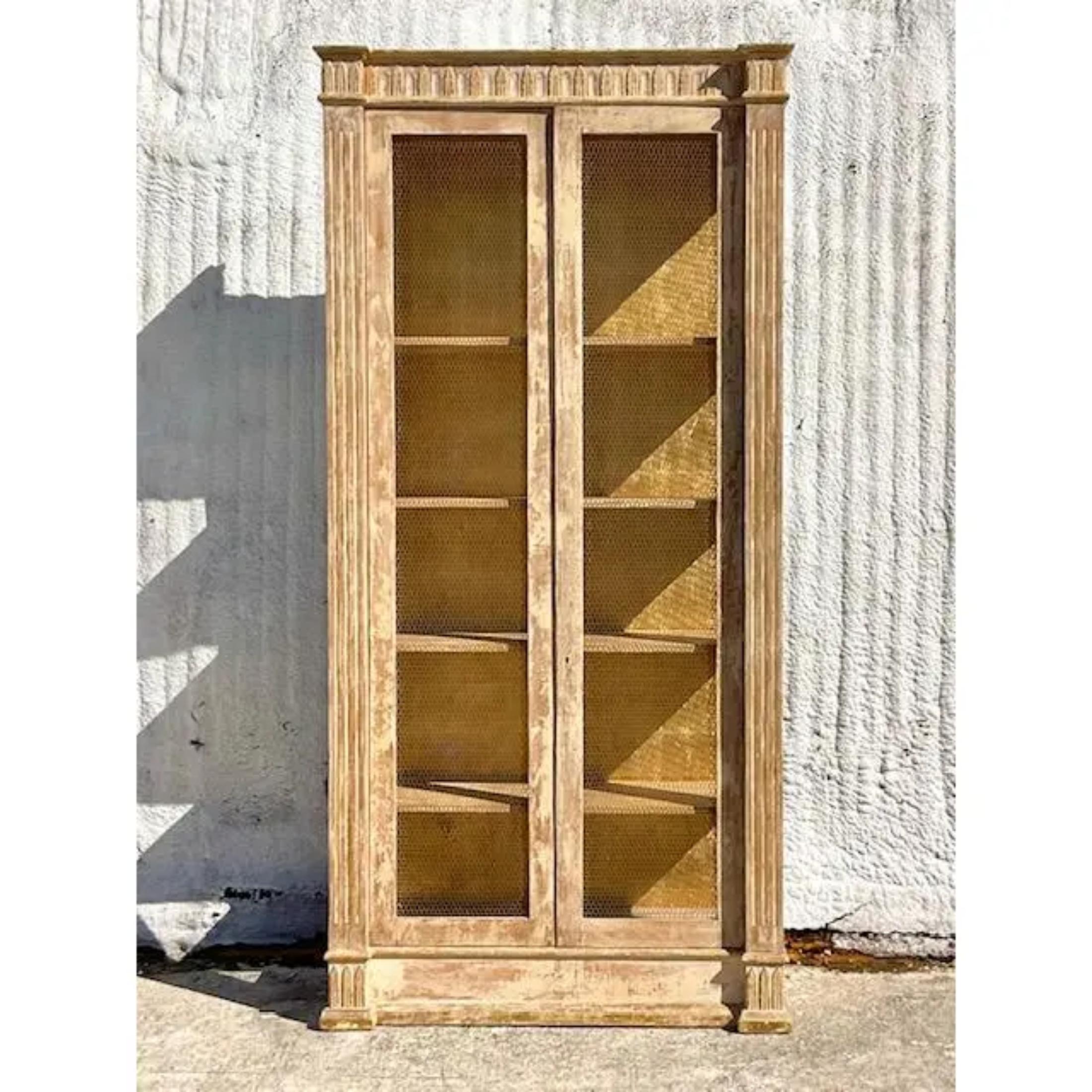 Late 20th Century Vintage Hand Carved Patinated Gold Leaf Etagere In Good Condition For Sale In west palm beach, FL
