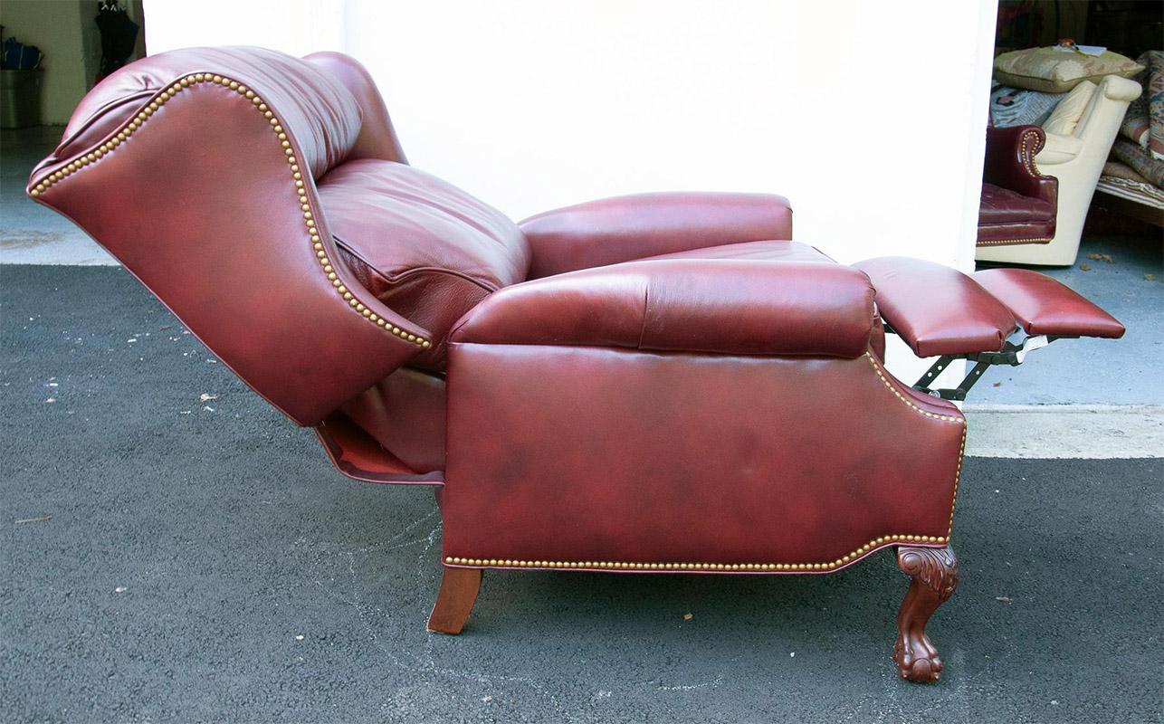 Late 20th Century Vintage Leather Recliner For Sale 3