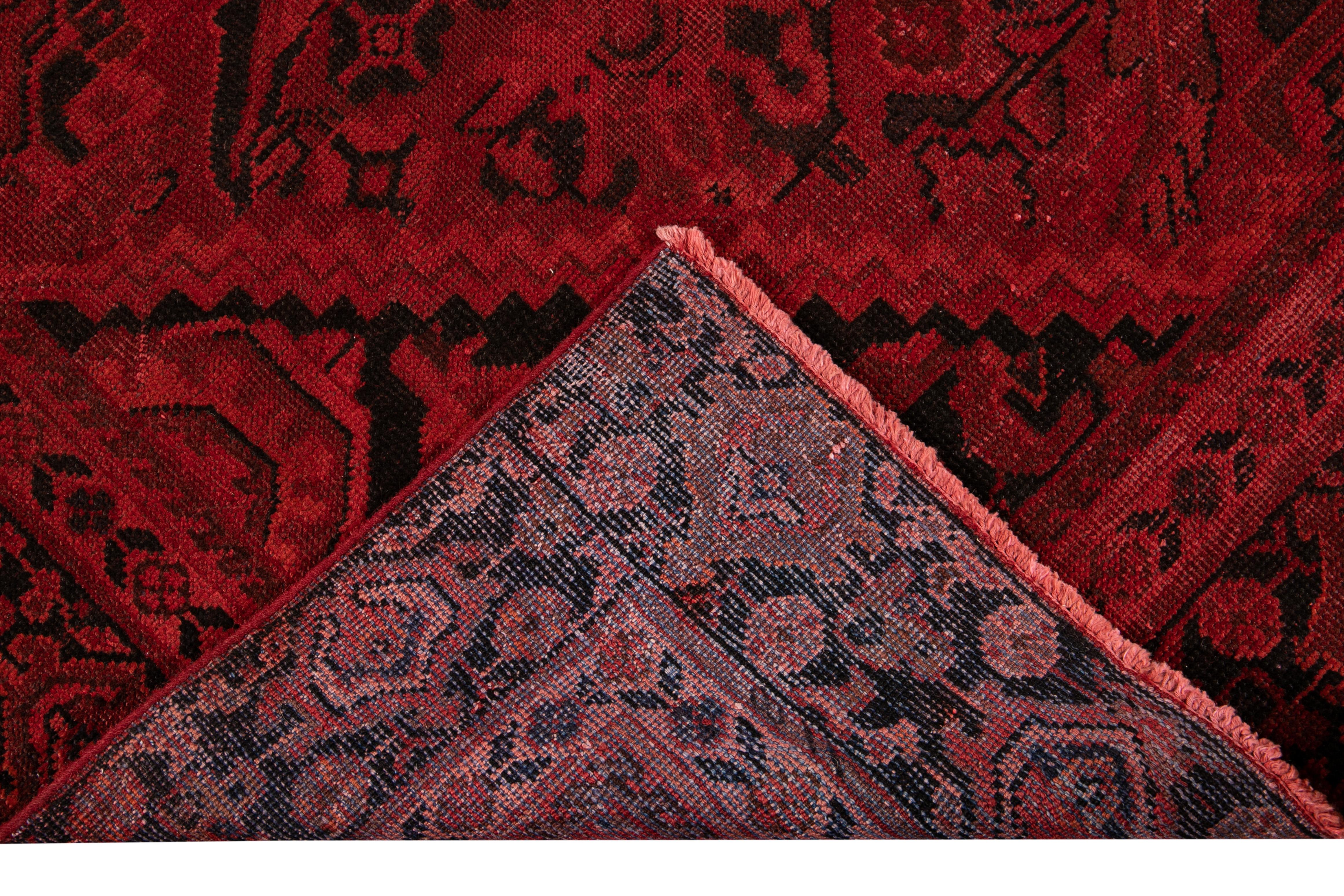 Spätes 20. Jahrhundert Vintage Overdyed Wollteppich im Angebot 5