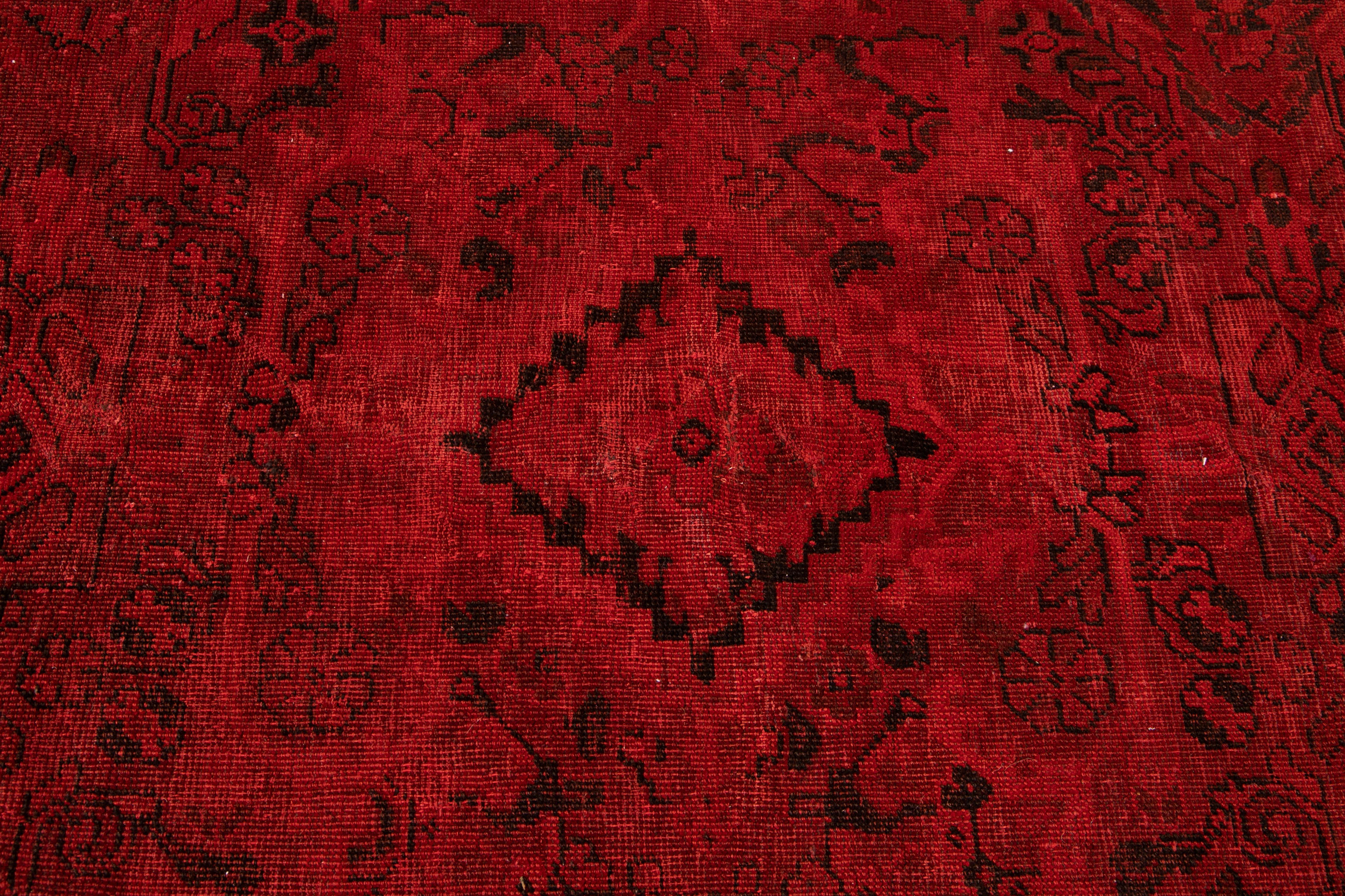 Spätes 20. Jahrhundert Vintage Overdyed Wollteppich im Angebot 2