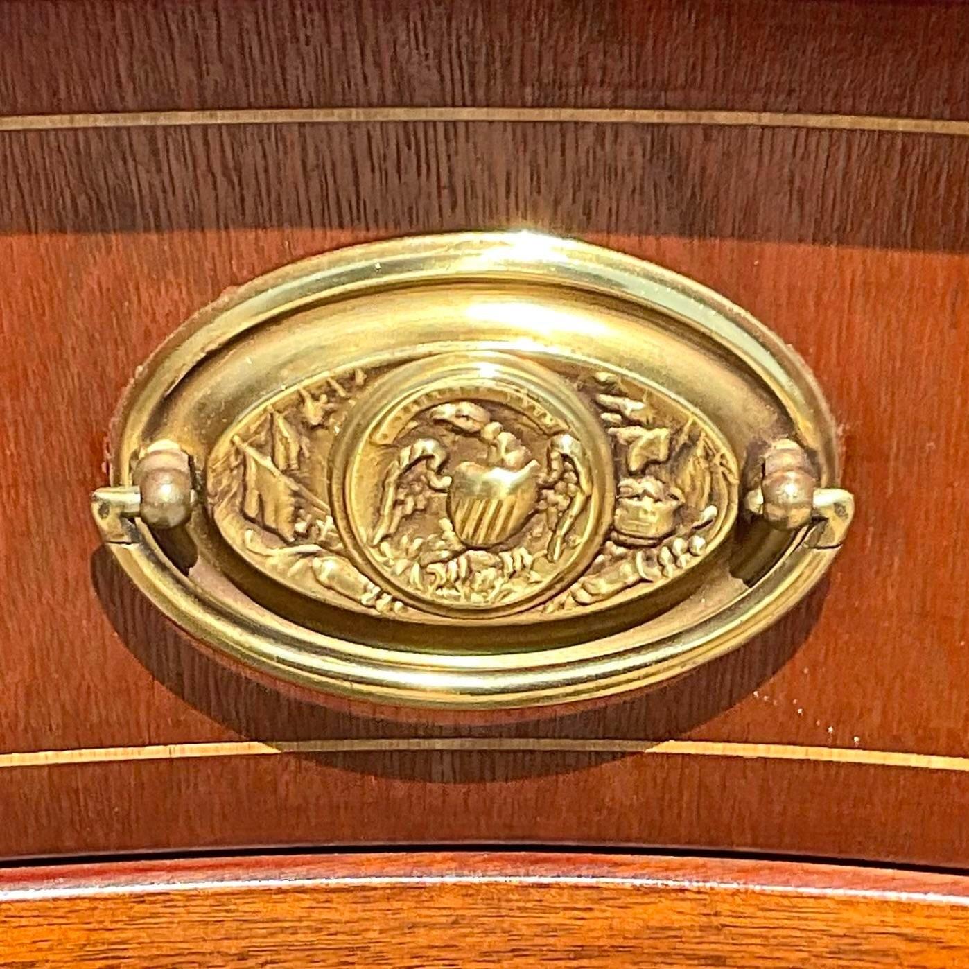 Américain Fin du 20ème siècle Vintage Regency Baker Hepplewhite Mahogany Sideboard en vente