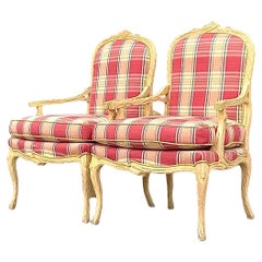 Paire de chaises en faux bois sculpté de style Régence de la fin du 20e siècle - une paire