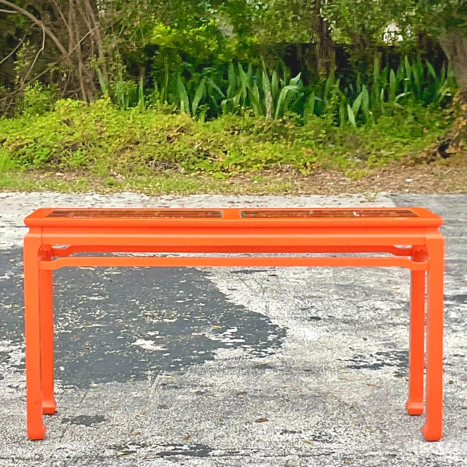 Verre Fin du 20e siècle Vintage Regency Table console en bois ajouré laqué orange en vente
