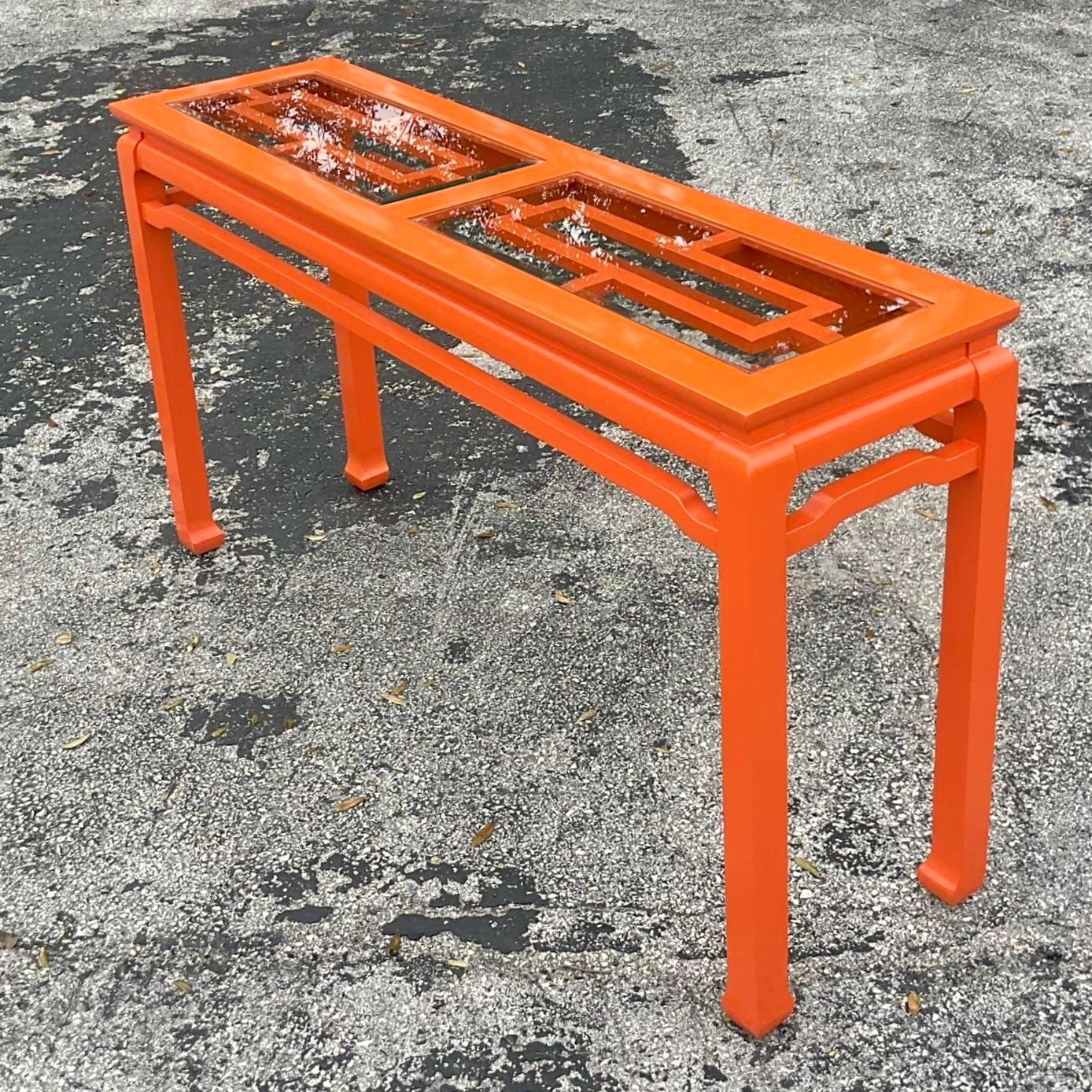 Fin du 20e siècle Vintage Regency Table console en bois ajouré laqué orange en vente 1