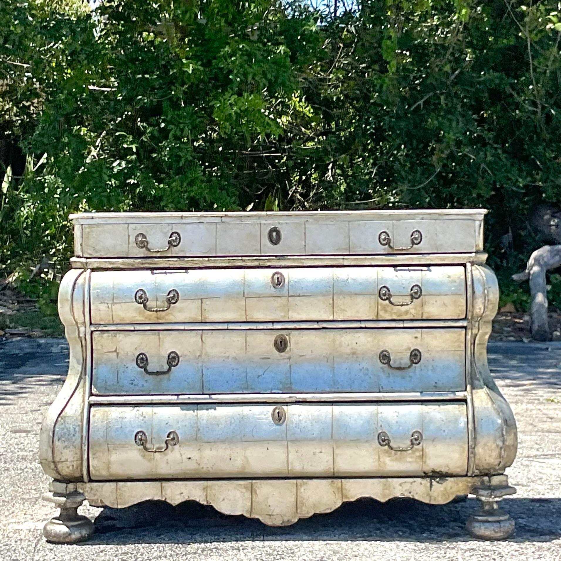 Fin du 20ème siècle Vintage Regency Silver Leaf Collector Chest of Drawers en vente 1