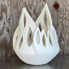 Studio Pottery vintage della fine del 20° secolo a forma di fiamma firmato