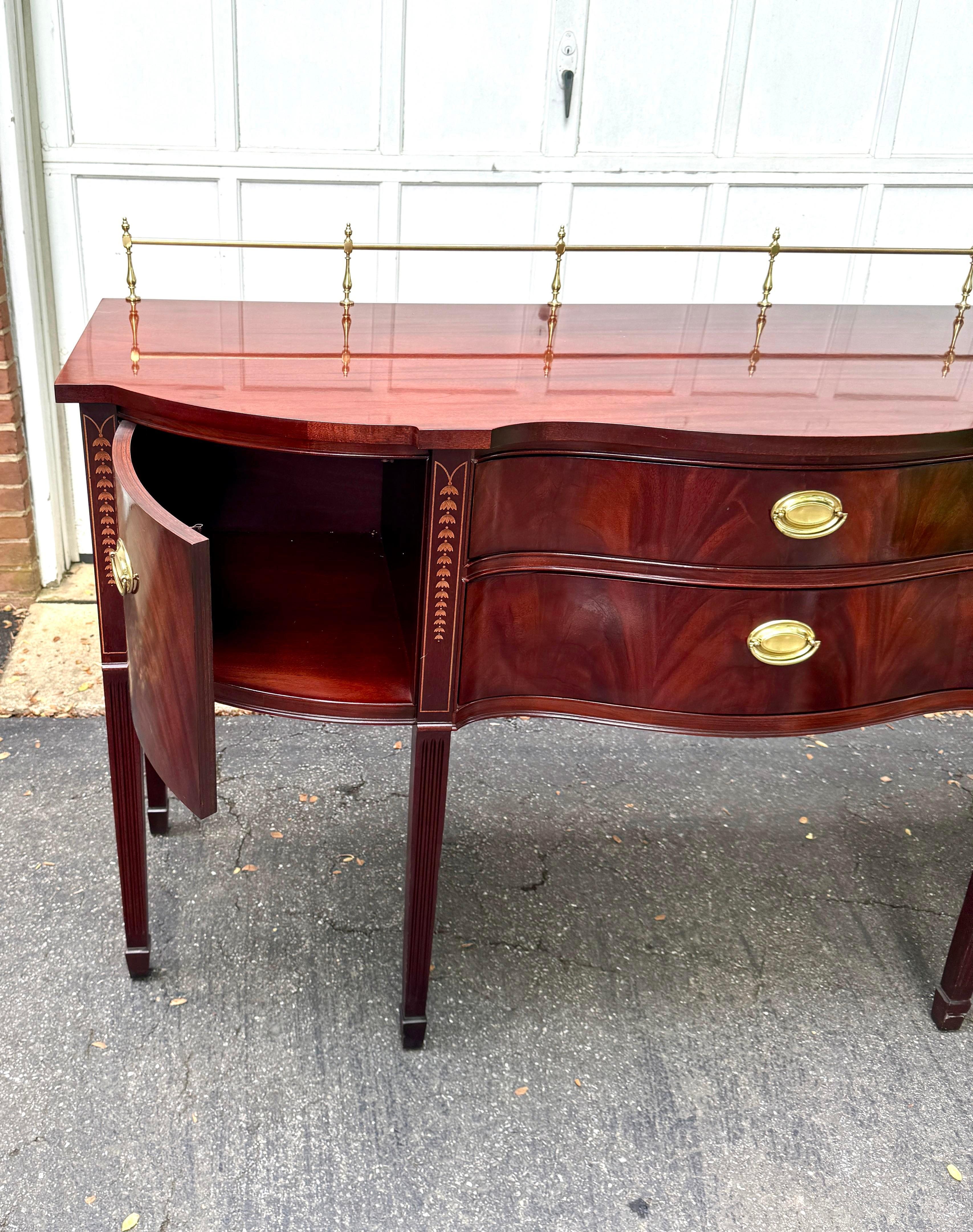 Late 20th Century Vintage Thomasville Federal Style Flame Mahogany Sideboard In Good Condition For Sale In Elkton, MD
