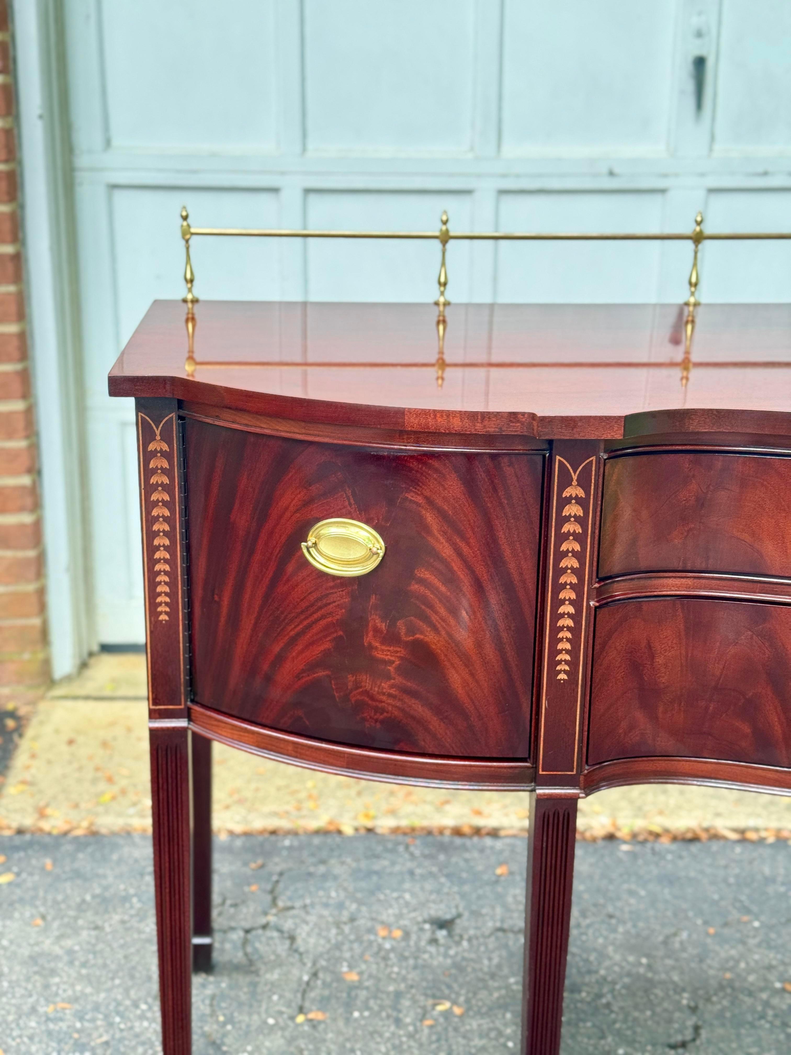 Late 20th Century Vintage Thomasville Federal Style Flame Mahogany Sideboard In Good Condition For Sale In Elkton, MD