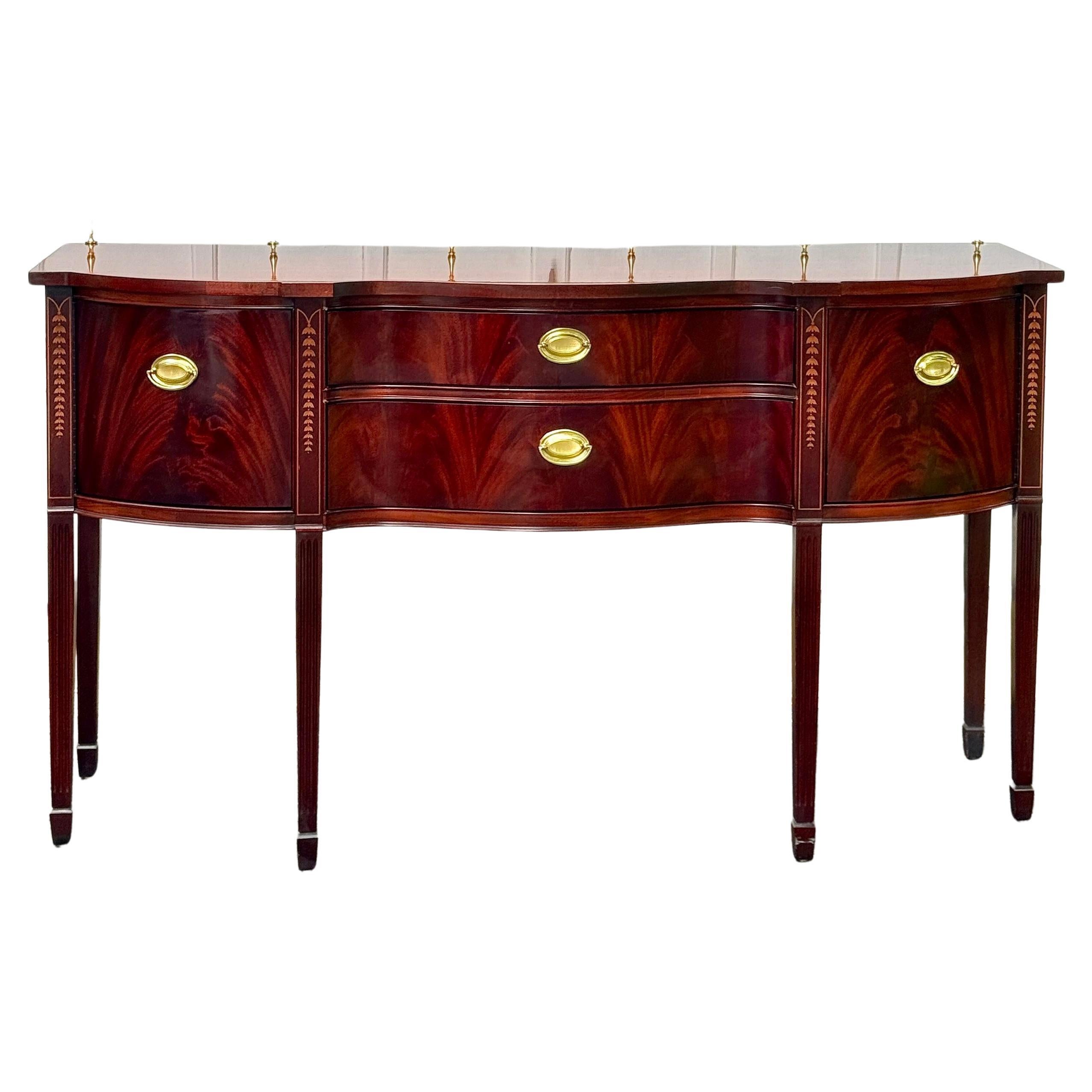 Fin du 20ème siècle Vintage Thomasville Federal Style Flame Mahogany Sideboard