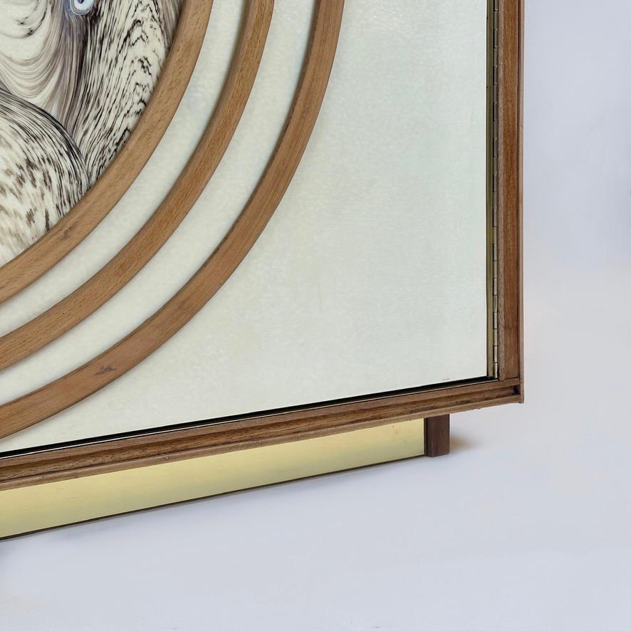 Late 20th Century White Murano Art Glass, Wood w/ Brass Details Cabinet In Good Condition For Sale In Firenze, Tuscany