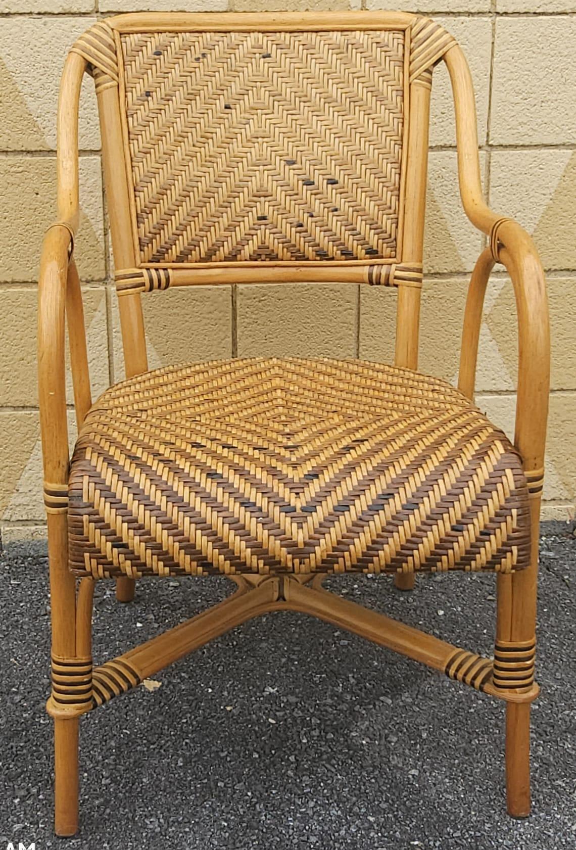 Poltrona in vimini e rattan della fine del XX secolo. Ottime condizioni vintage. Misura 20,5