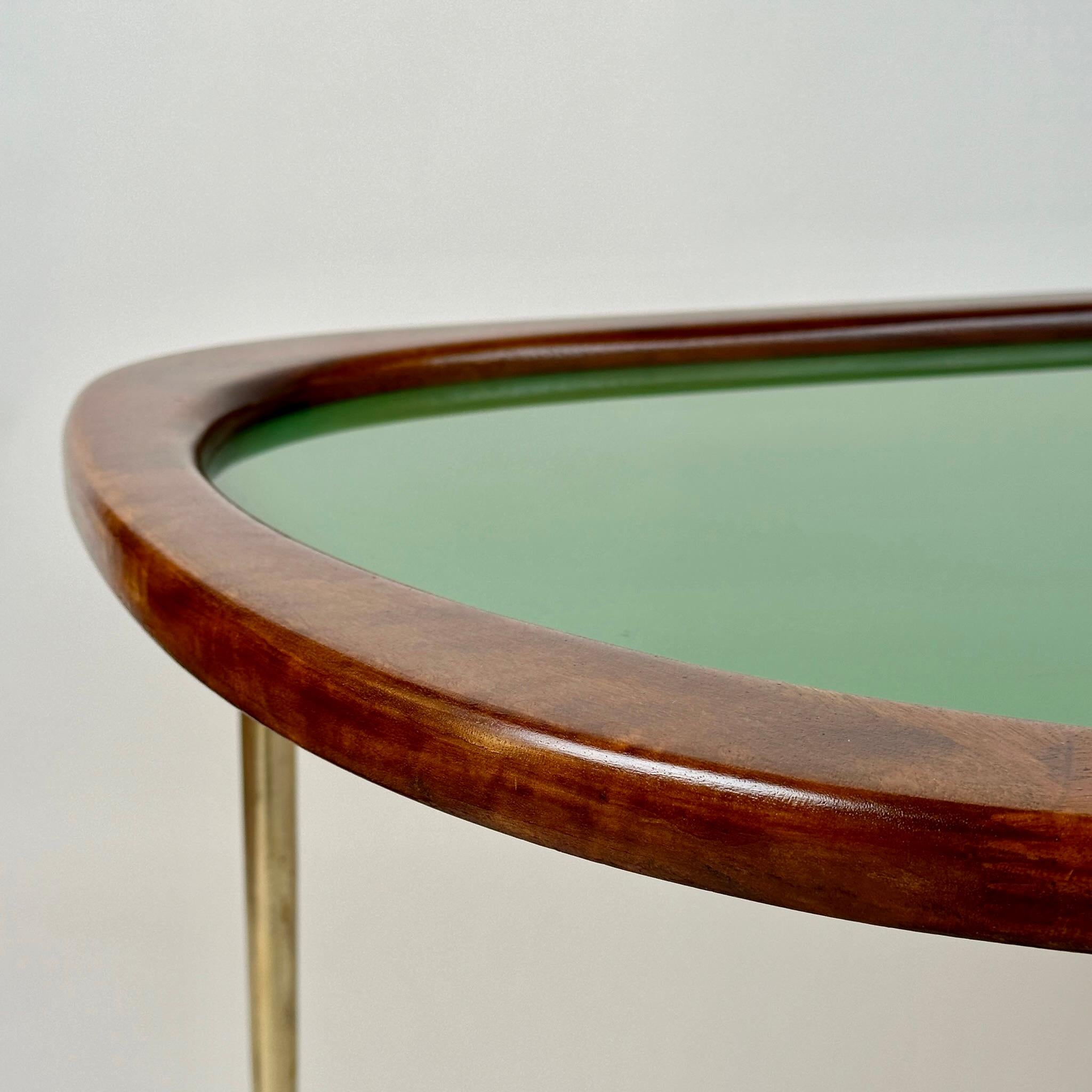 Couchtisch aus Holz, Messing und grünem Opalglas in amorpher Form, Ende des 20. (Moderne) im Angebot