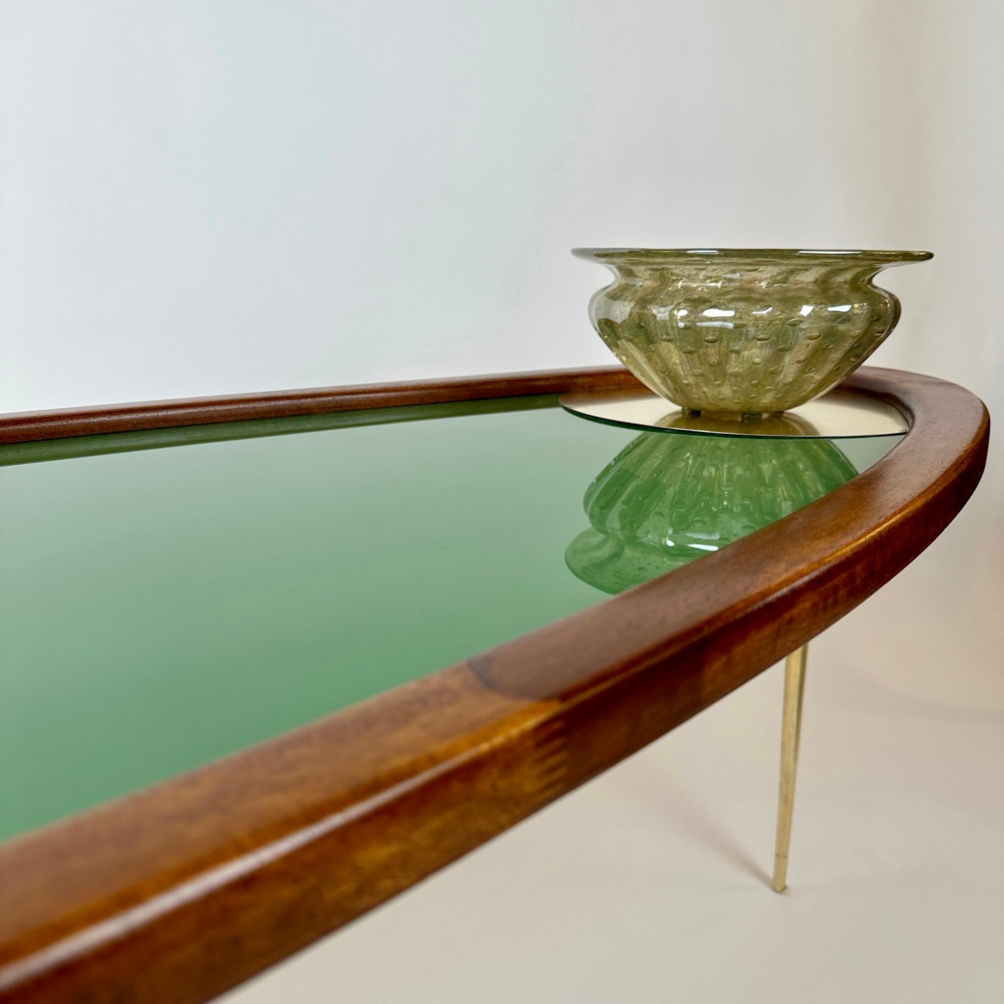 Couchtisch aus Holz, Messing und grünem Opalglas in amorpher Form, Ende des 20. im Angebot 1