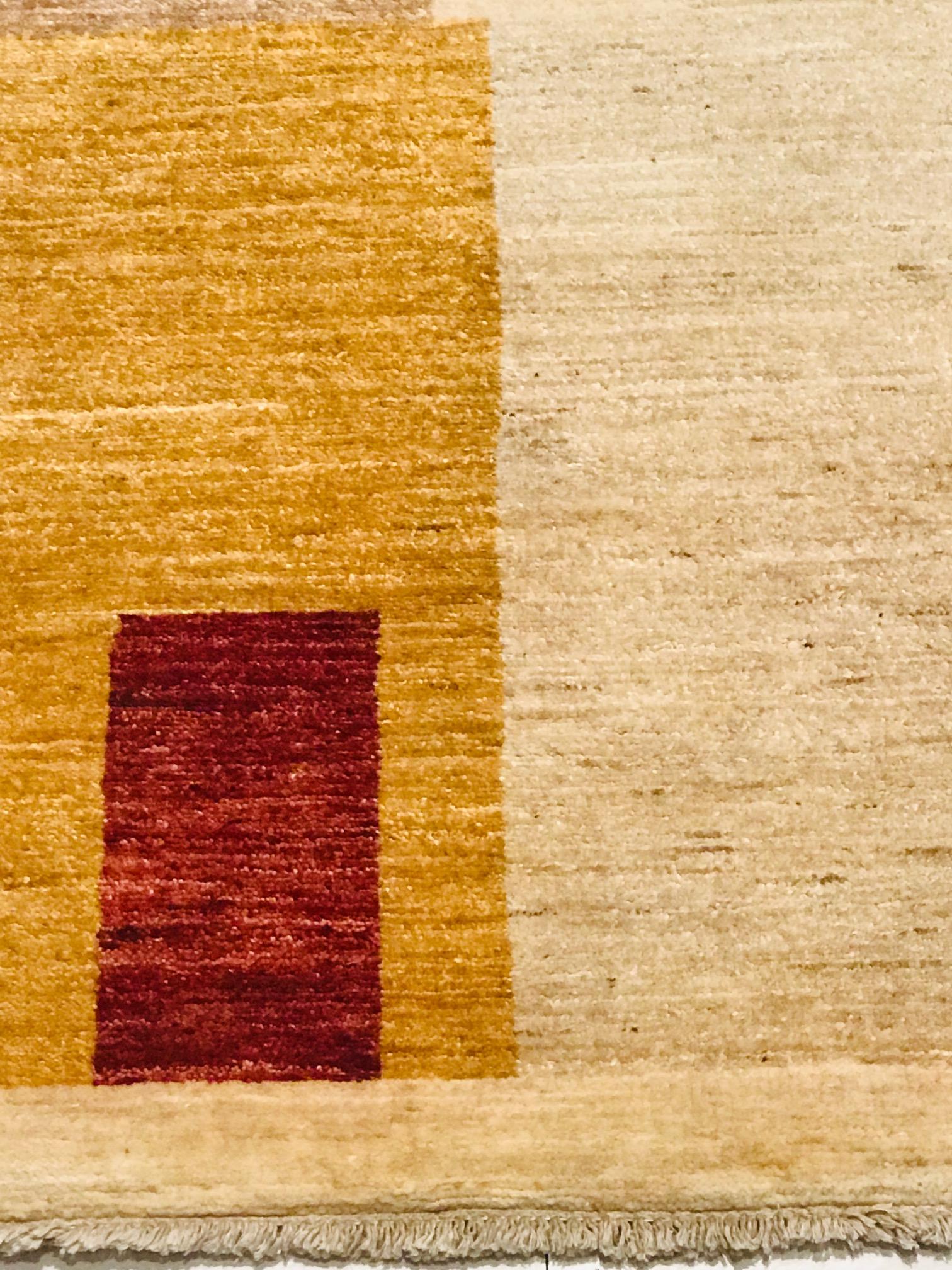 Late 20th Century Wool Hand Knotted Runner Rug Beige with Yellow and Red 1980s In Excellent Condition For Sale In Valencia, Spain