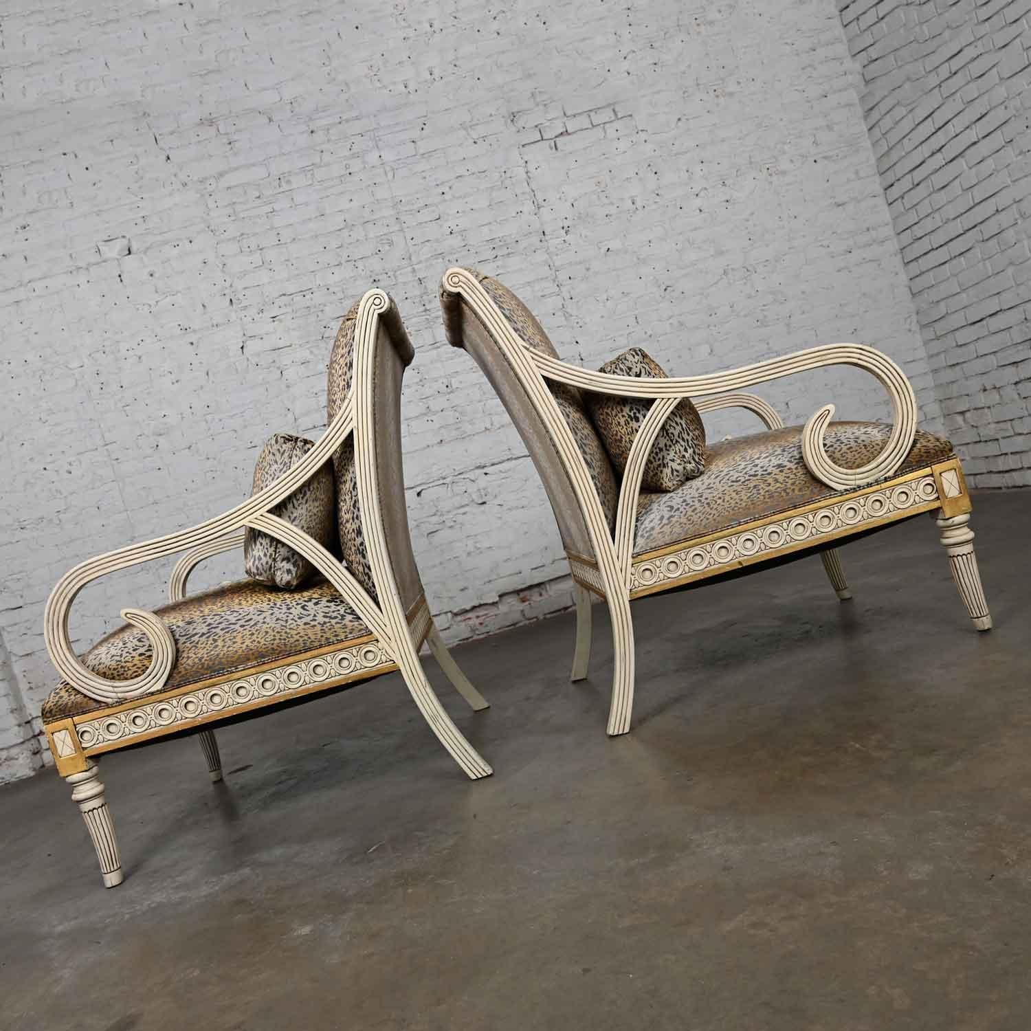 Spätes 20. Henredon Neoklassik Revival Tierdruck große Skala Arm Stühle ein Paar (Stoff) im Angebot