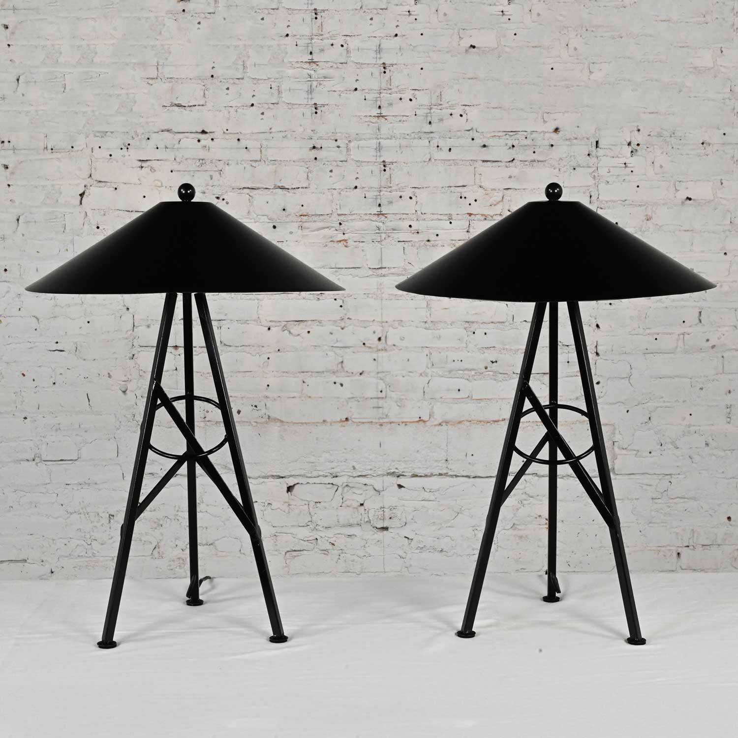 Post-Modern Late 20th Modern to Postmodern Metal Tri Leg Table Lamps Aluminum Coolie Shades For Sale