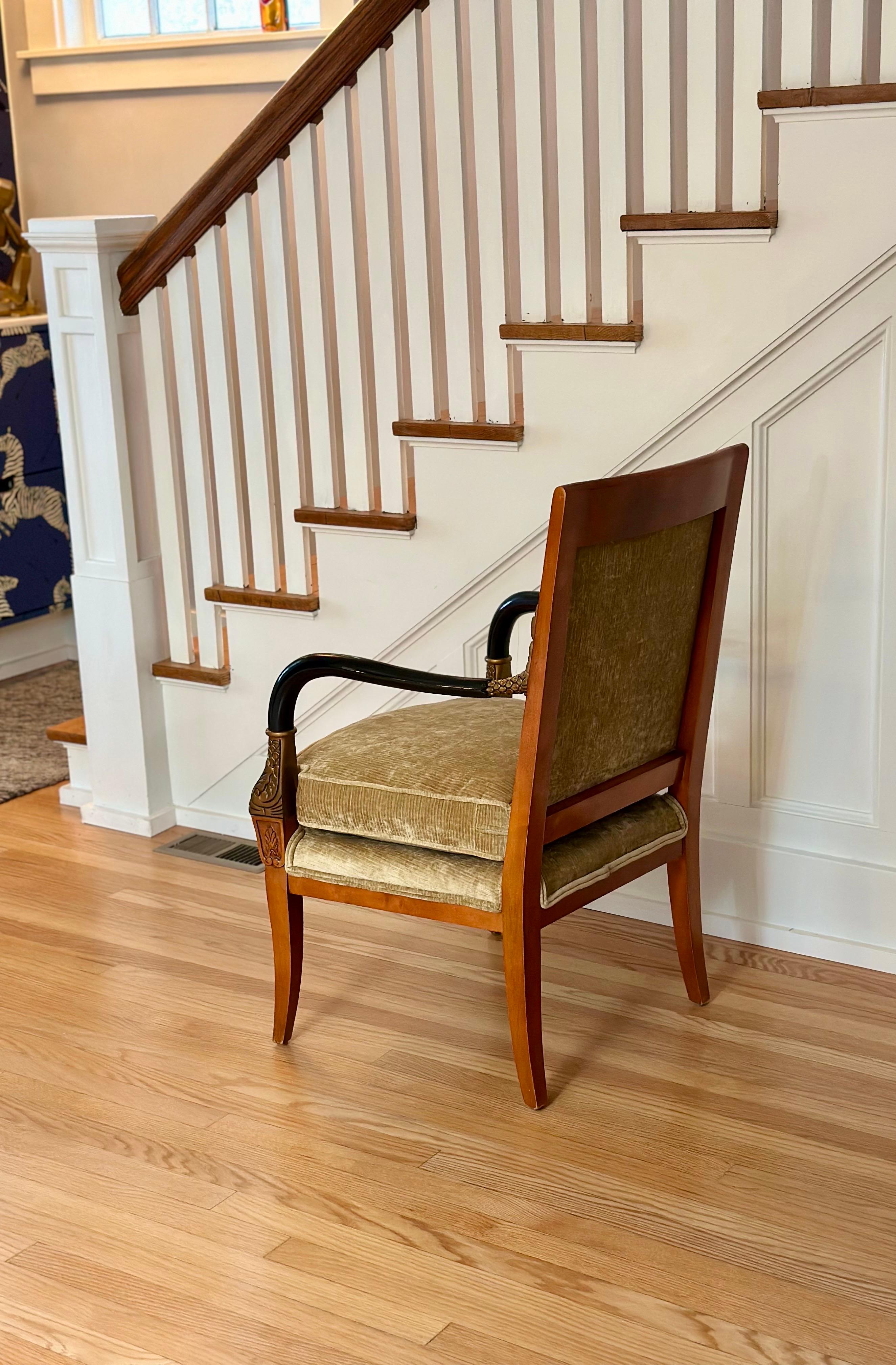 Late 20th Neoclassical Armchair in Champagne Chenille Velvet & Gilt Fish Motifs In condizioni buone in vendita a Farmington Hills, MI