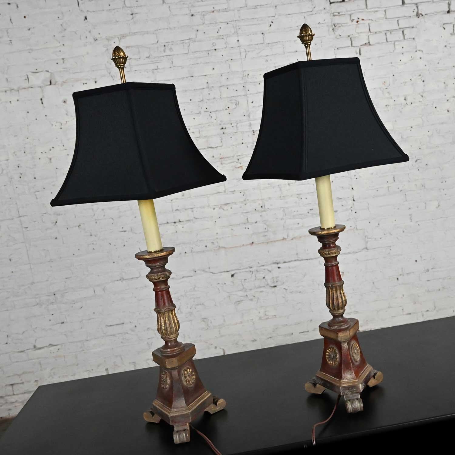 Late 20th Regency Style Chapman Pair Painted & Gilt Carved Wood Candlestick Lamp In Good Condition For Sale In Topeka, KS