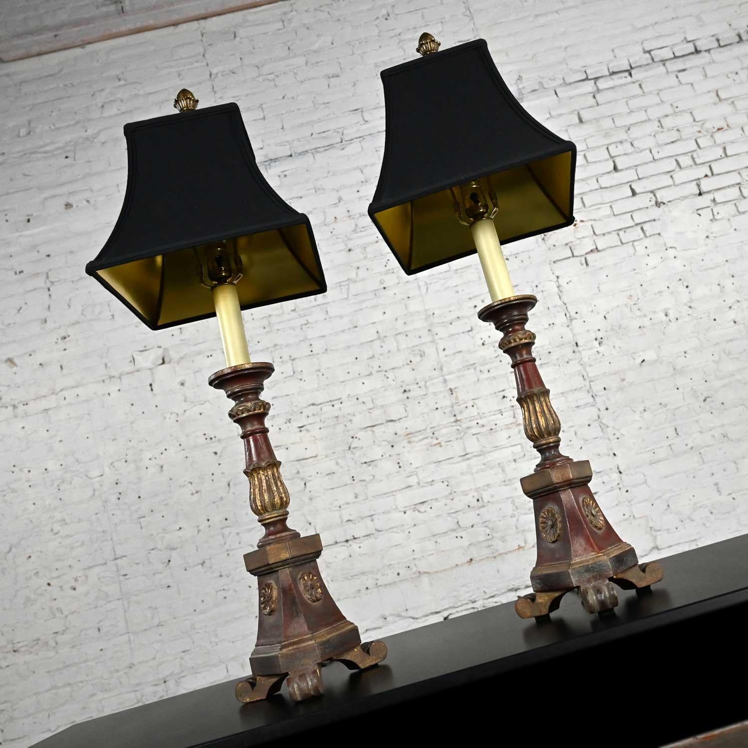 Metal Late 20th Regency Style Chapman Pair Painted & Gilt Carved Wood Candlestick Lamp For Sale