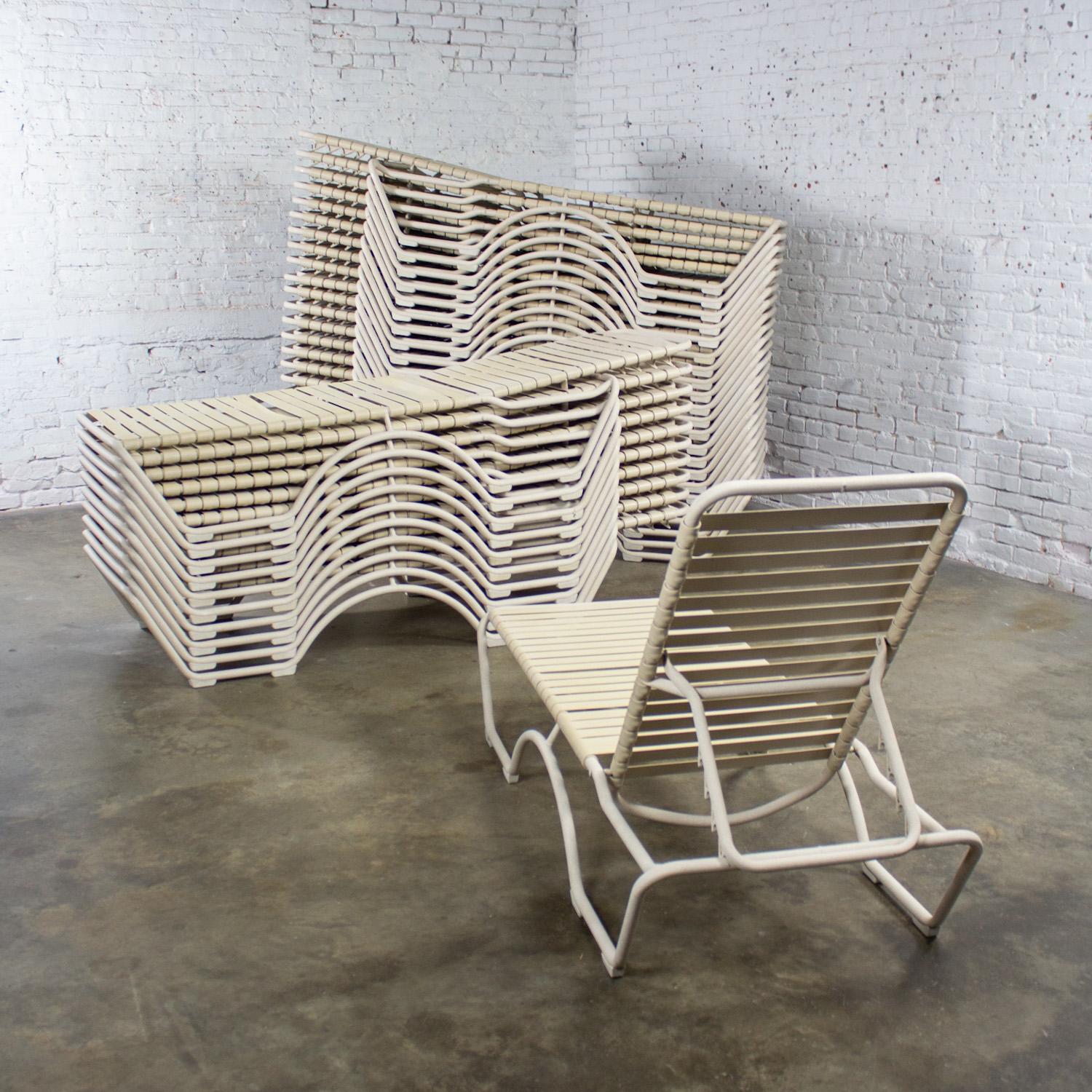 Fin 20ème Lot de 33 chaises longues empilables Tropitone Kahana Aluminium & Vinyle en vente 3