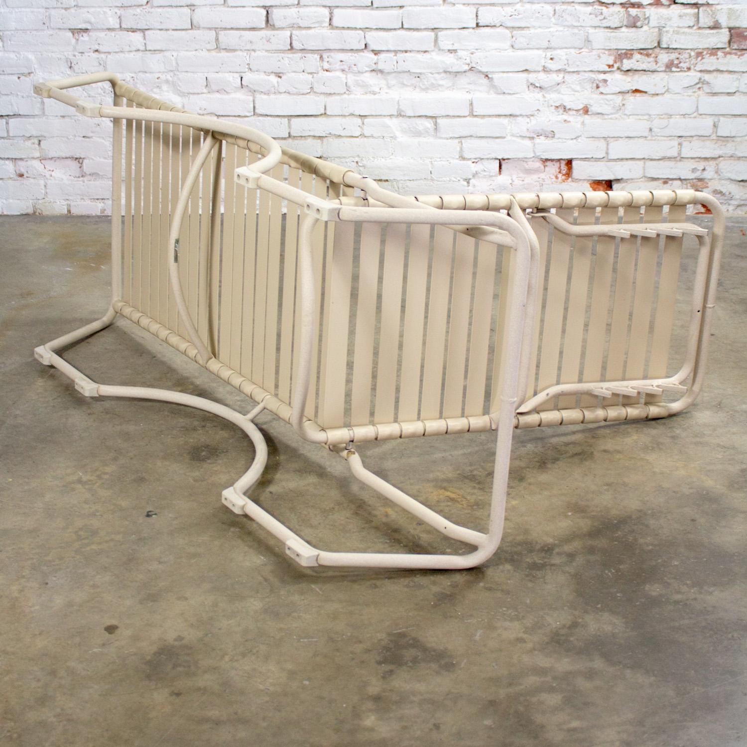 Fin 20ème Tropitone Chaise Longue Empilable Sangles en vinyle Structure en aluminium en vente 6