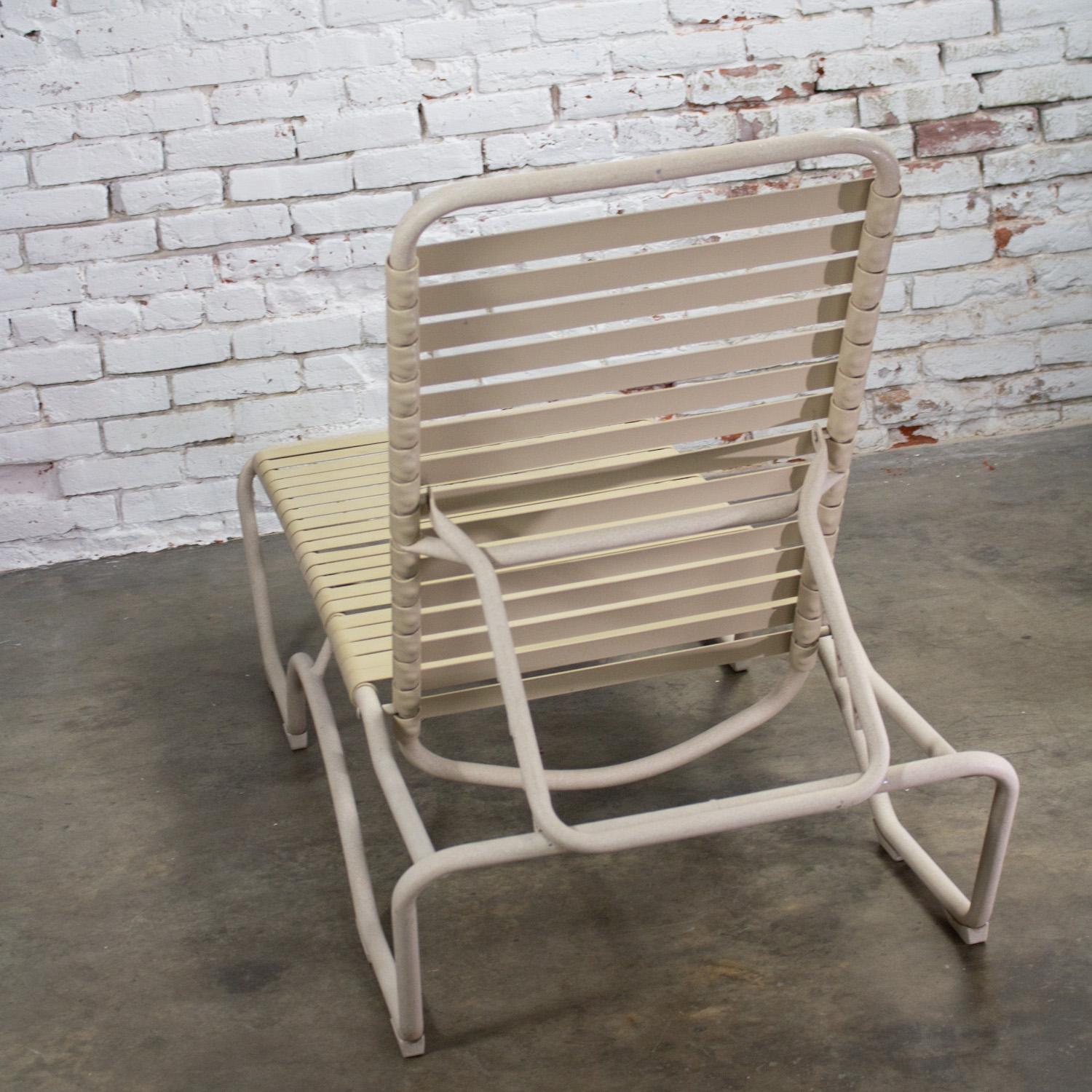 Aluminium Fin 20ème Tropitone Chaise Longue Empilable Sangles en vinyle Structure en aluminium en vente