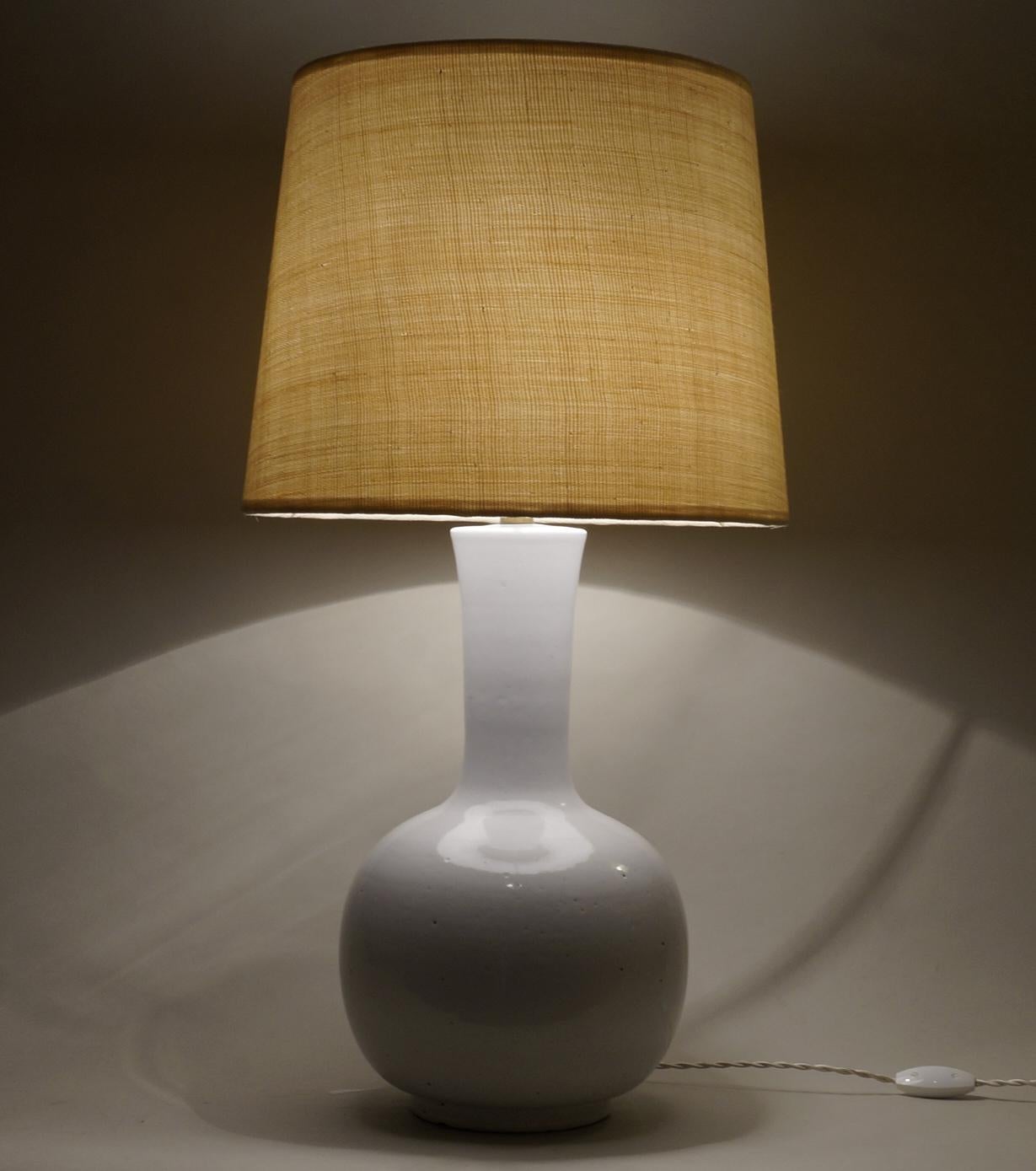 White enameled ceramic table lamp, custom-made fabric lampshade in abaca
 rewired with twisted silk cord.

Measures: Ceramic body height 40 cm – 15.7 in.
Height with lampshade 69 cm - 27.2 in.