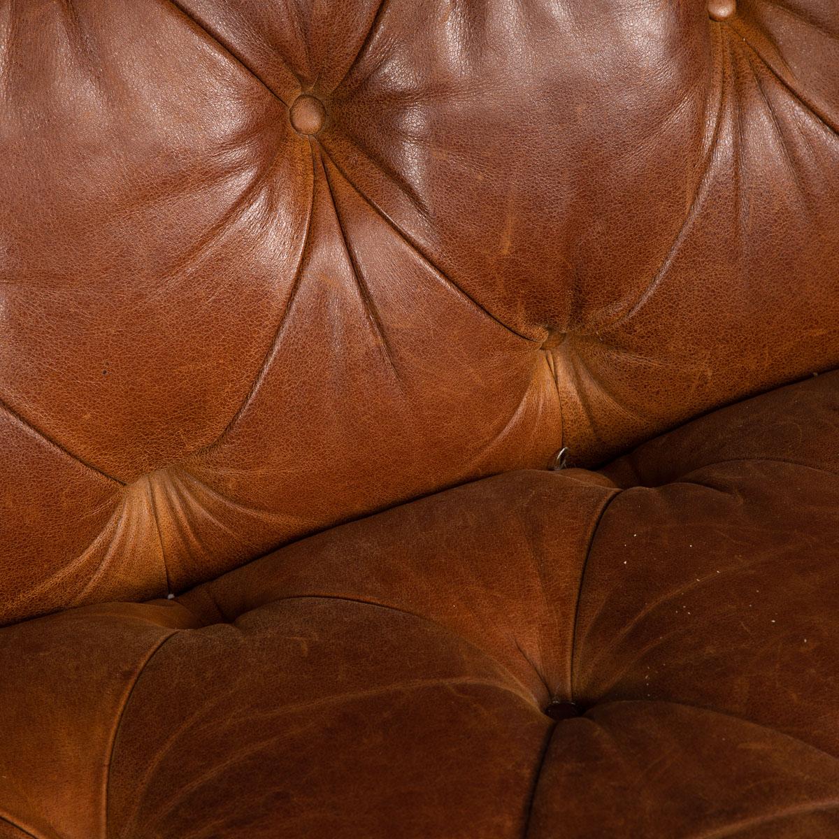 Late 20th Century 3-Seat Chesterfield Leather Sofa with Button Down Seat 8