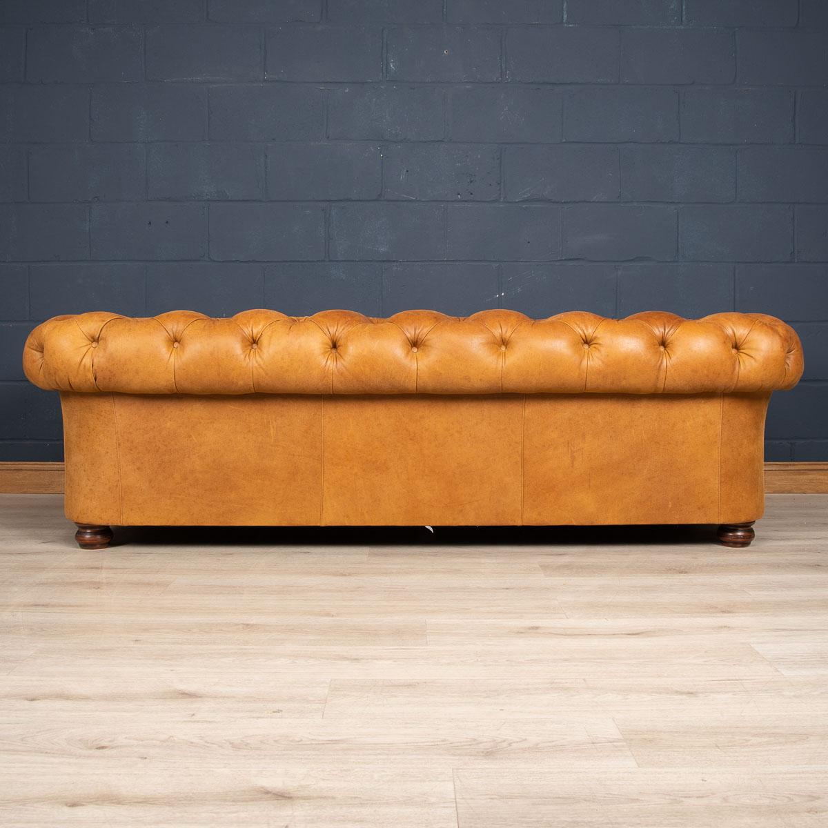 European Late 20th Century 3-Seat Chesterfield Leather Sofa with Button Down Seat