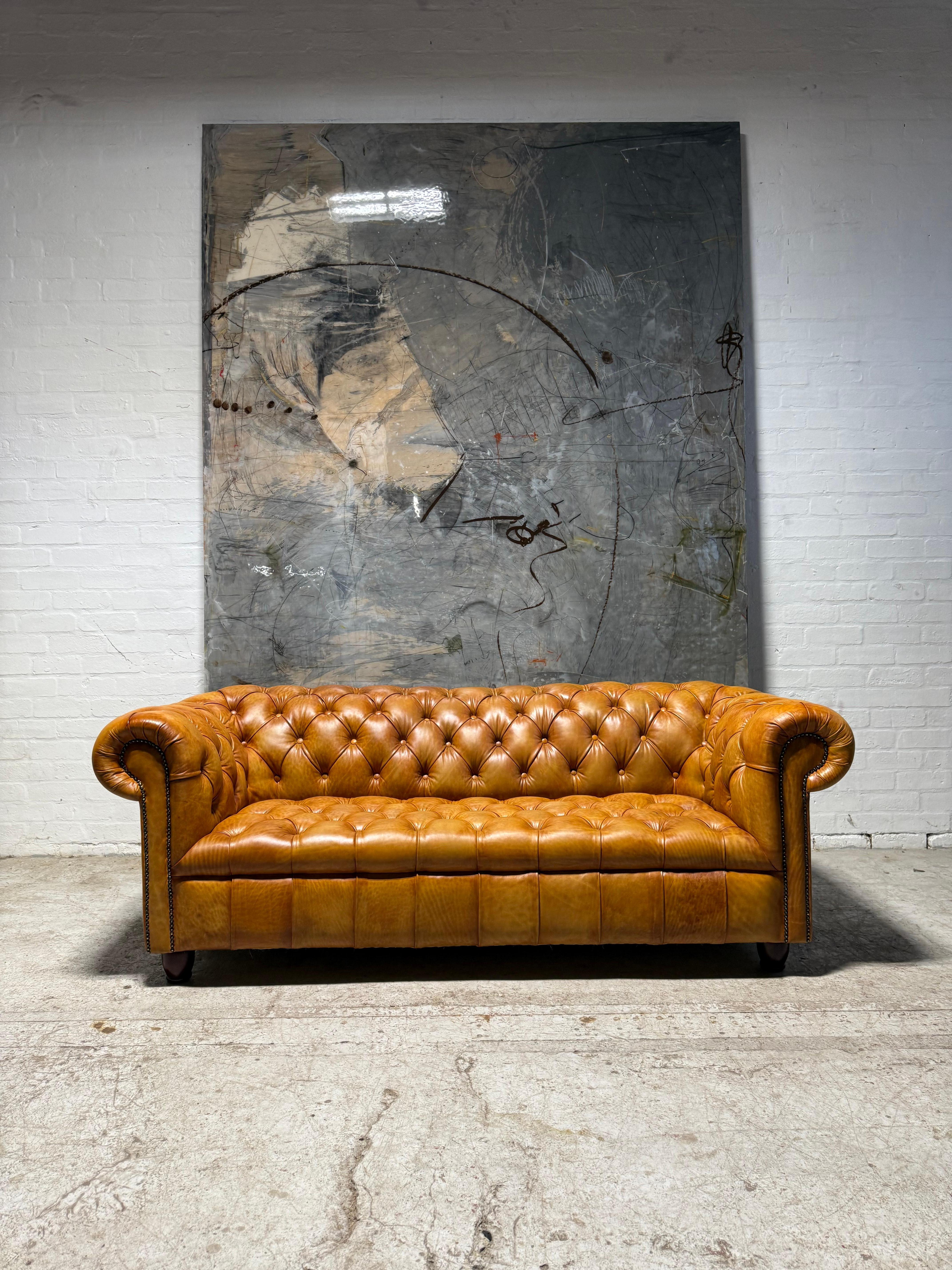 Late 20thC Leder Chesterfield 3 Stück Suite restauriert in Hand gefärbtes Leder im Angebot 1