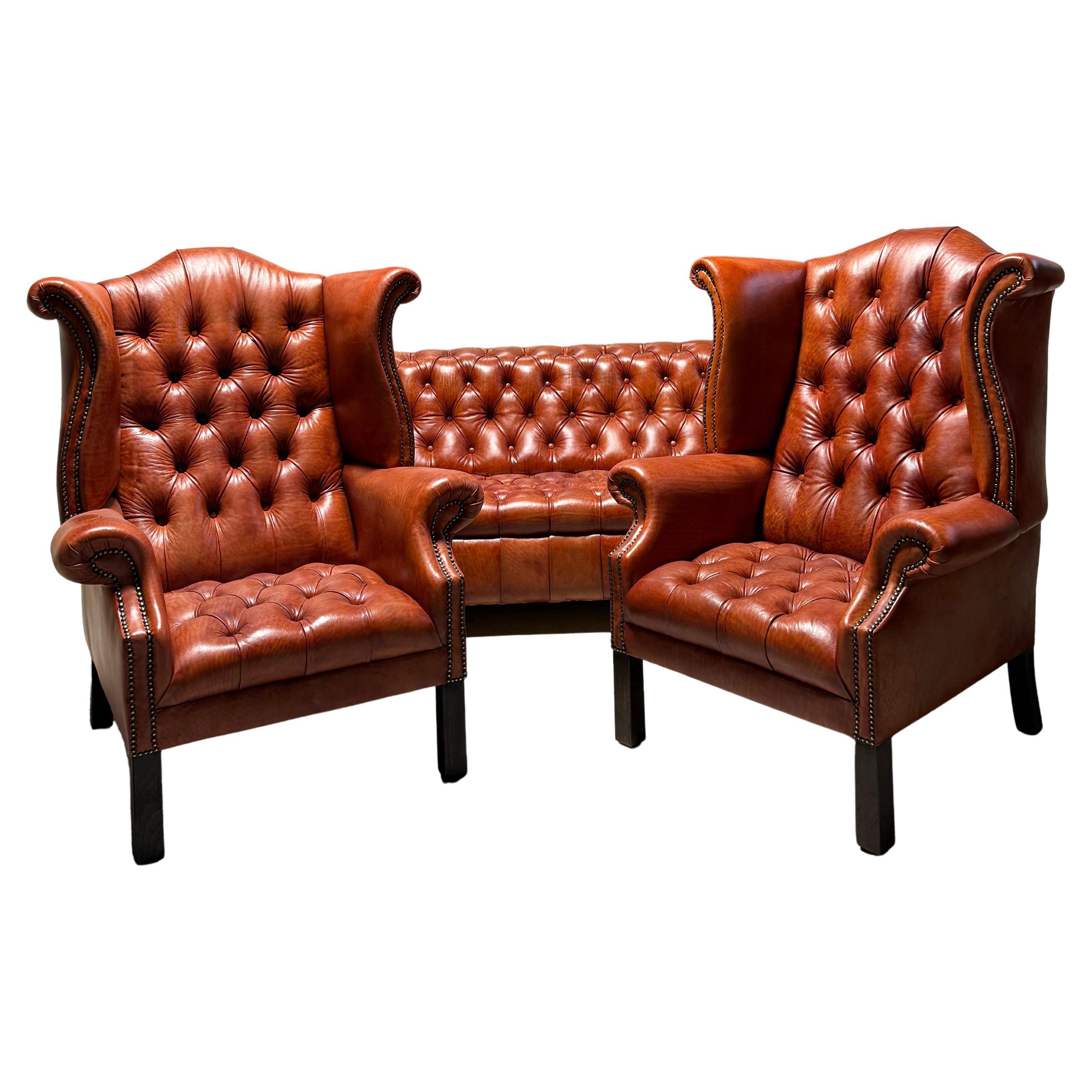 Late 20thC Leder Chesterfield 3 Stück Suite restauriert in Hand gefärbtes Leder im Angebot