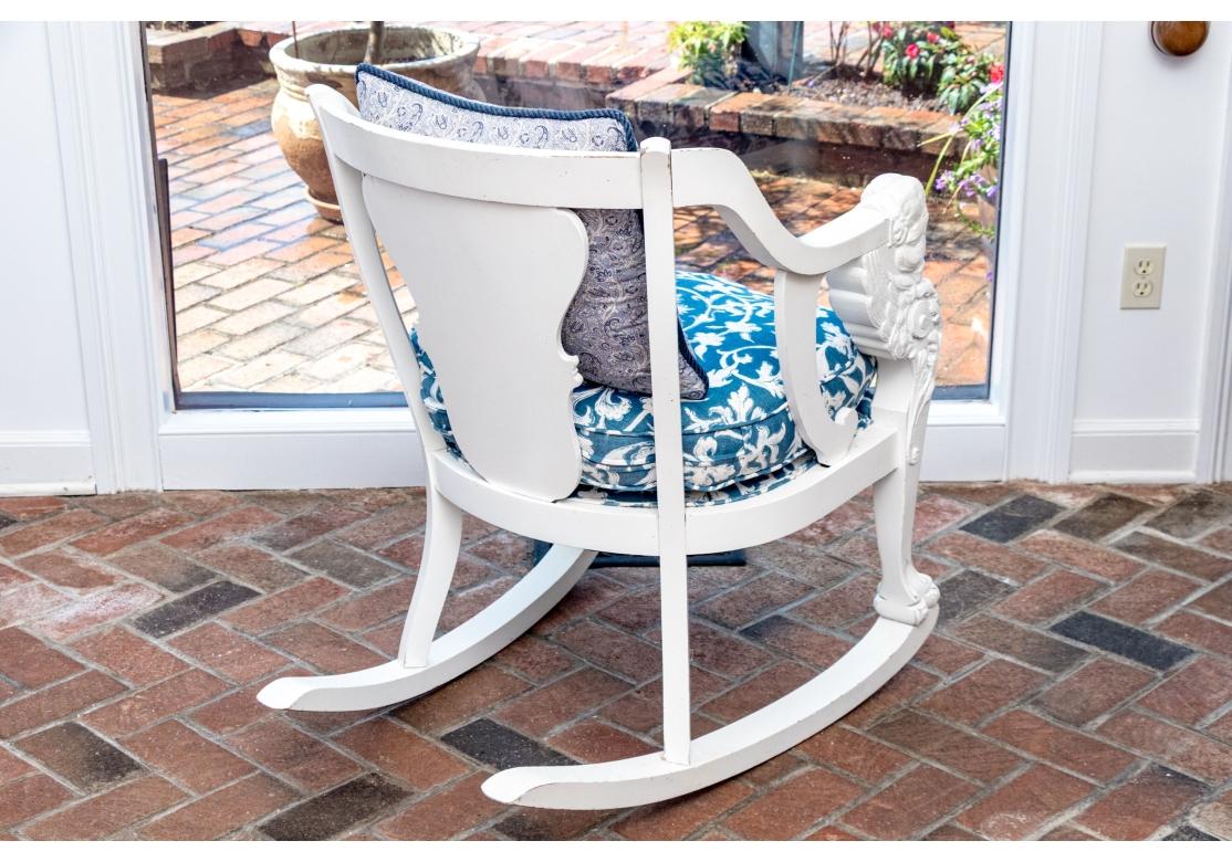 XIXe siècle Fauteuil à bascule Empire tardif, sculpté et peint, vers 1890 1890 en vente