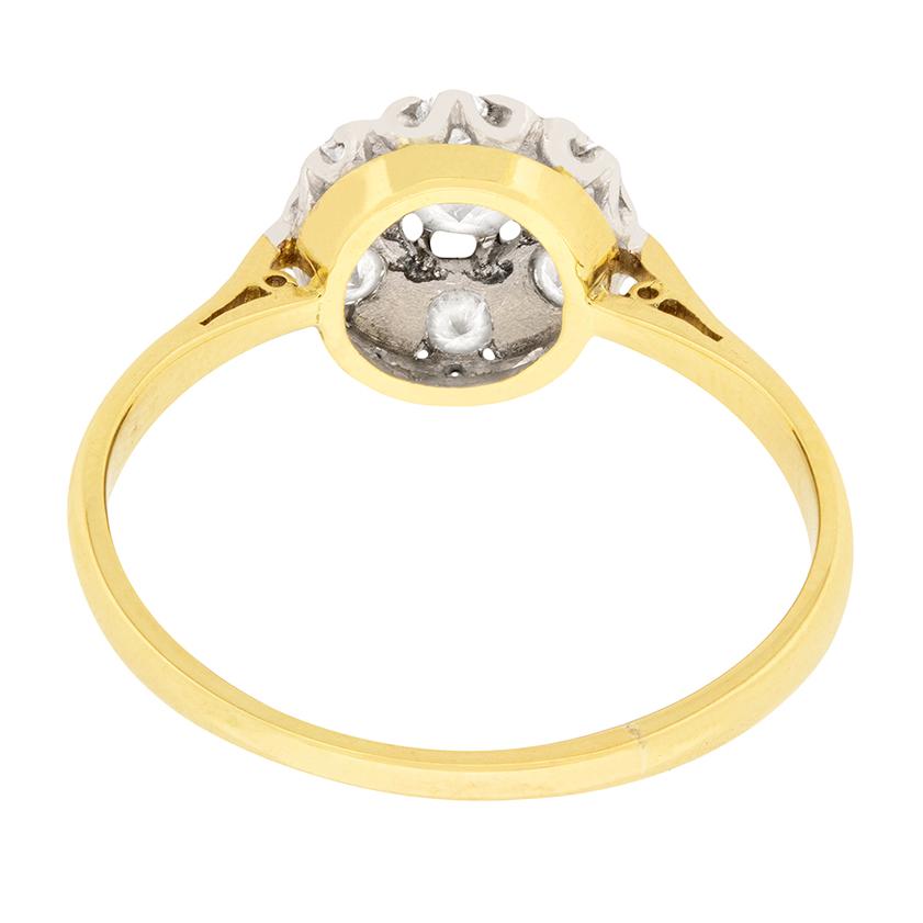 Late Art Deco 0.40ct Diamond Daisy Cluster Ring, c.1940s In Good Condition For Sale In London, GB