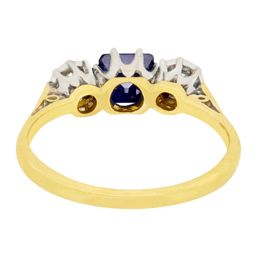 Late Art Deco 0.50 Carat Sapphire and Diamond Three-Stone Ring, circa 1930s In Good Condition For Sale In London, GB