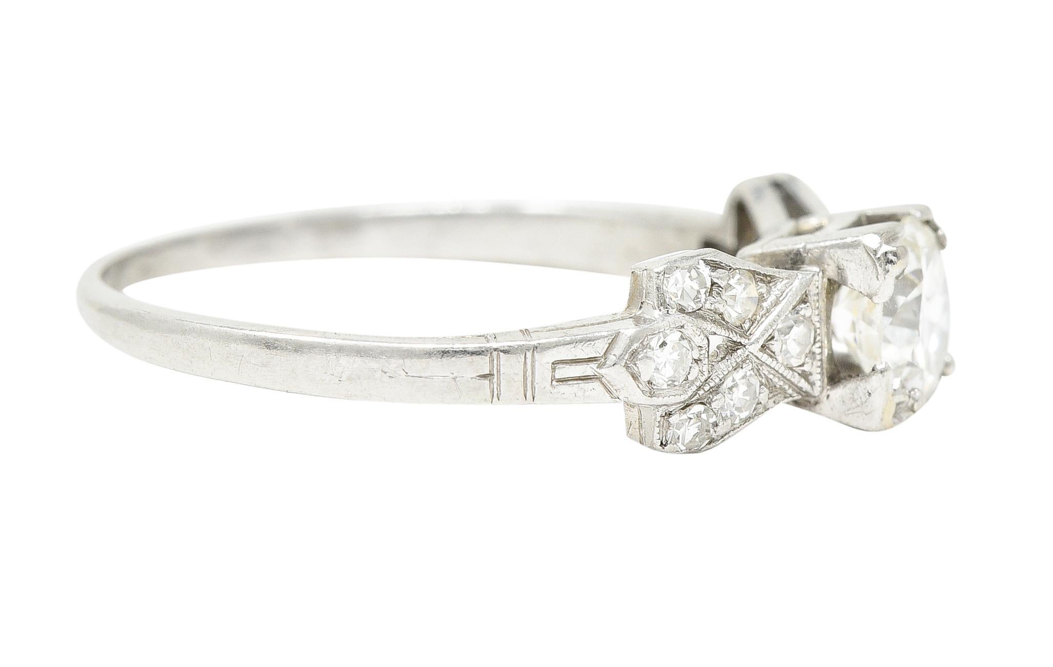 Taille simple Bague de fiançailles en platine avec diamant taille transitionnelle de 0,64 carat de la fin de l'Art déco en vente