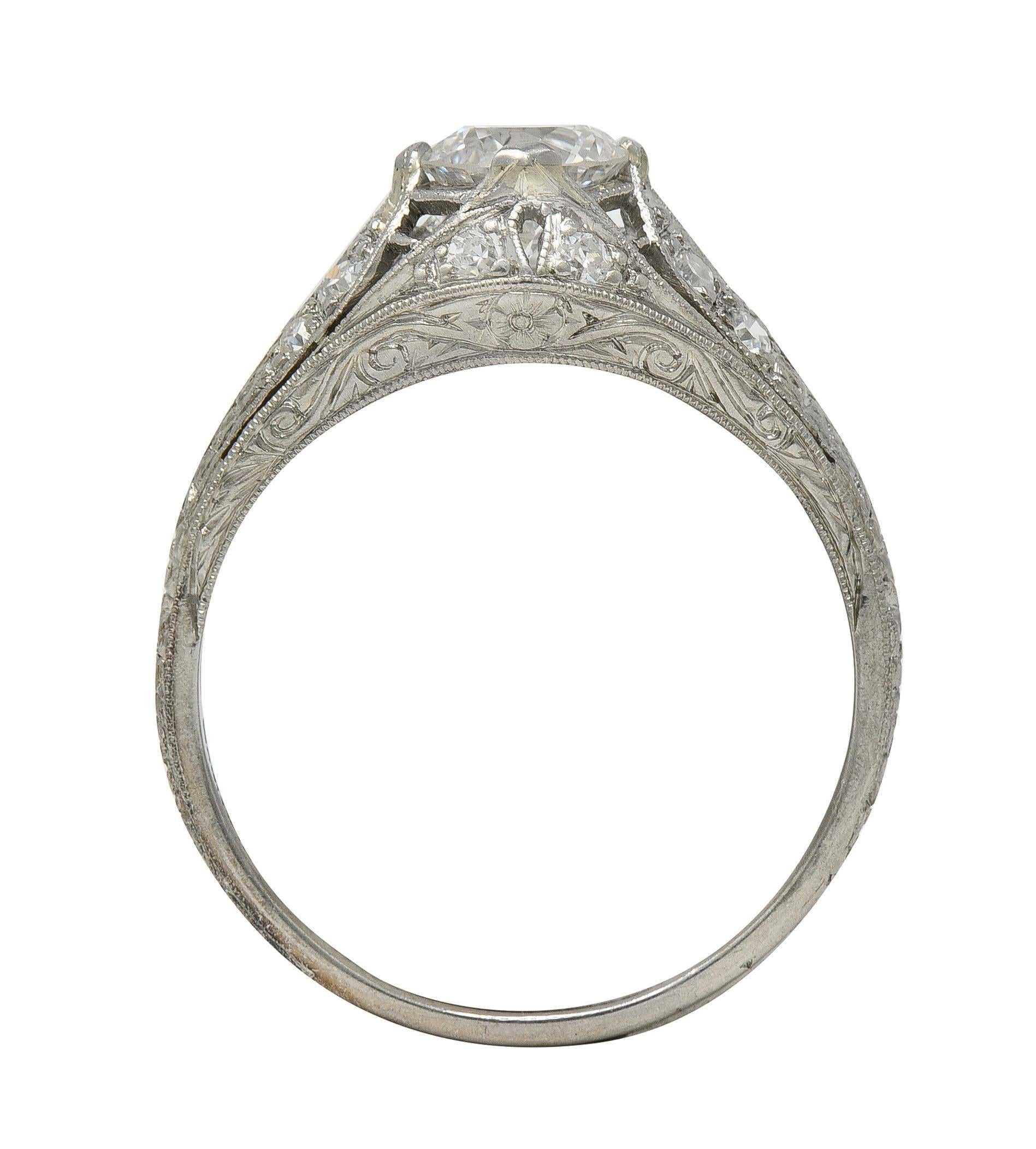 Anello di fidanzamento tardo Art Deco con diamante da 0,84 CTW in platino con bombatura fogliare vintage in vendita 4