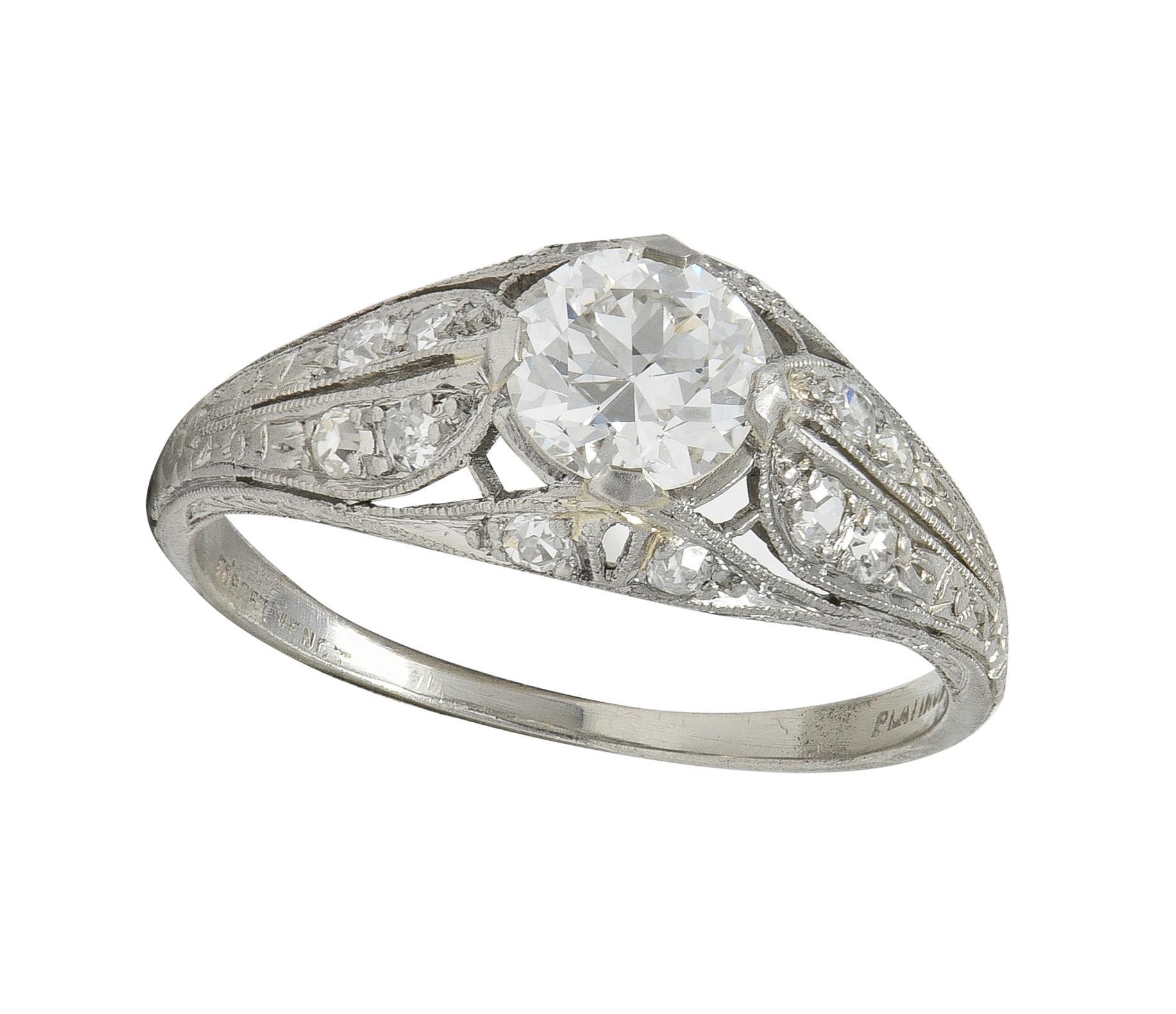 Anello di fidanzamento tardo Art Deco con diamante da 0,84 CTW in platino con bombatura fogliare vintage in vendita 5