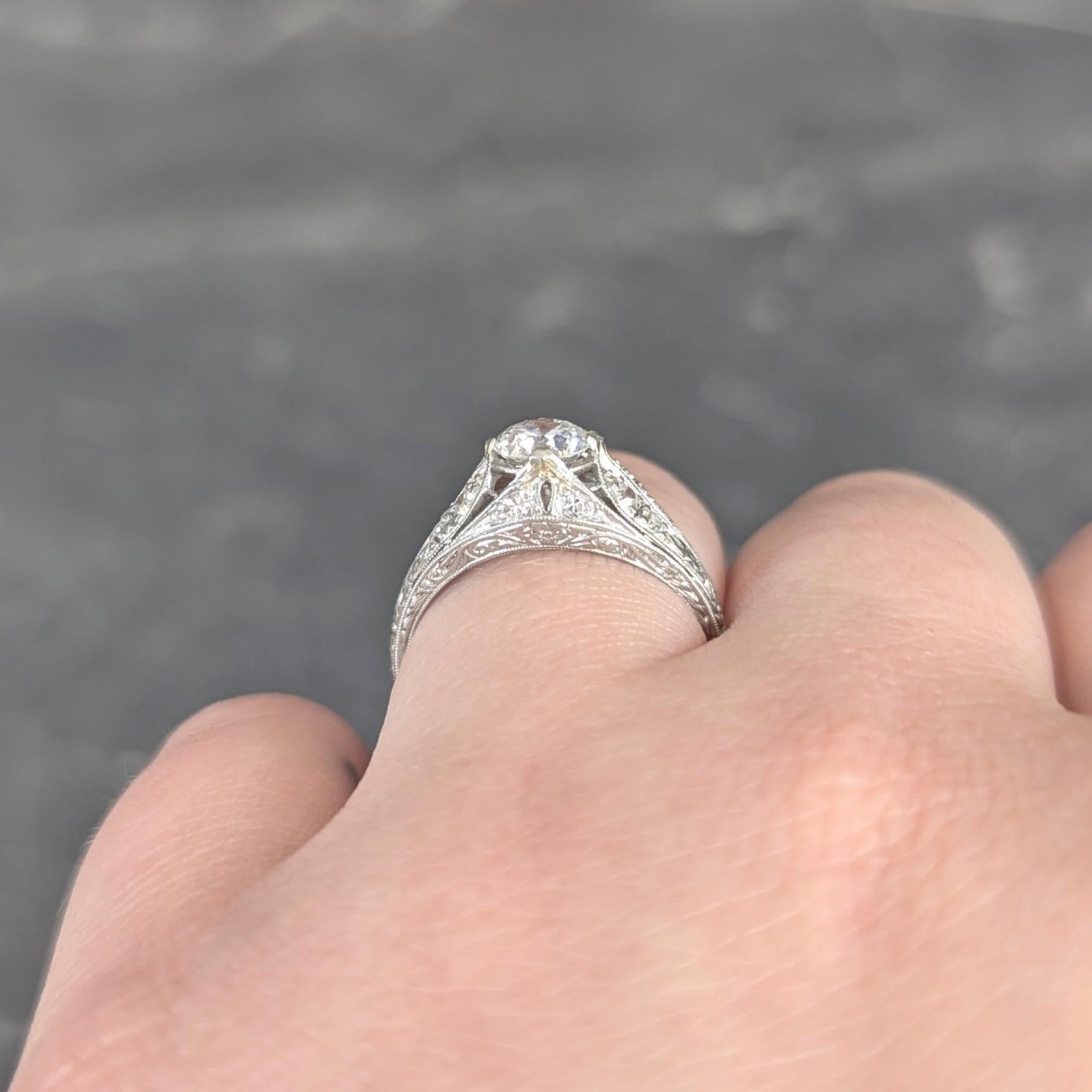 Anello di fidanzamento tardo Art Deco con diamante da 0,84 CTW in platino con bombatura fogliare vintage in vendita 6