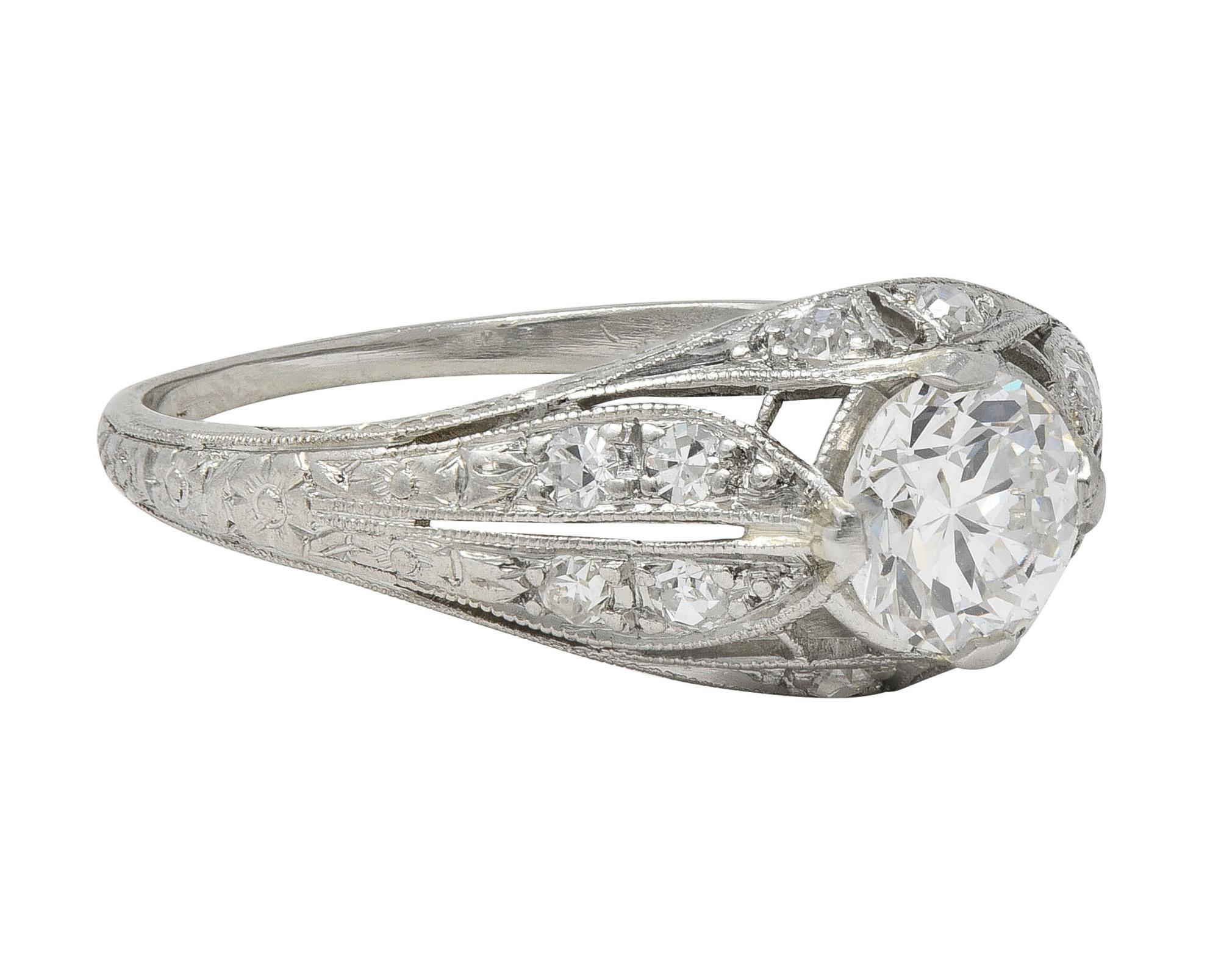 Art Déco Anello di fidanzamento tardo Art Deco con diamante da 0,84 CTW in platino con bombatura fogliare vintage in vendita