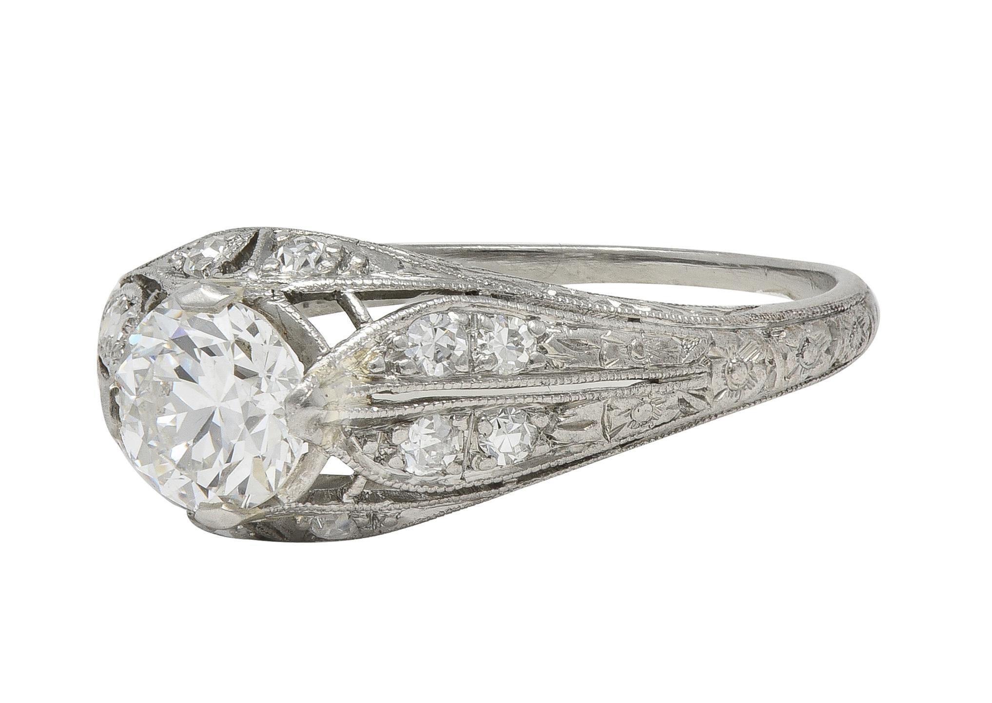 Anello di fidanzamento tardo Art Deco con diamante da 0,84 CTW in platino con bombatura fogliare vintage in vendita 1