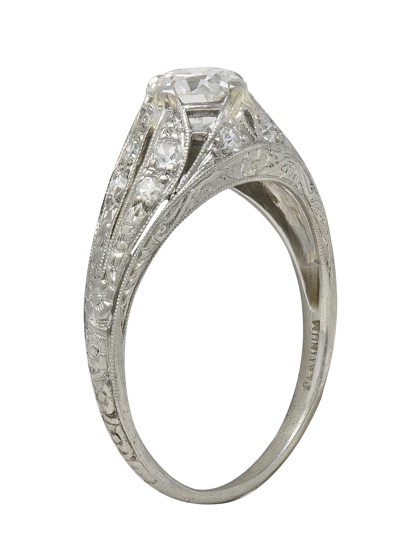 Anello di fidanzamento tardo Art Deco con diamante da 0,84 CTW in platino con bombatura fogliare vintage in vendita 3