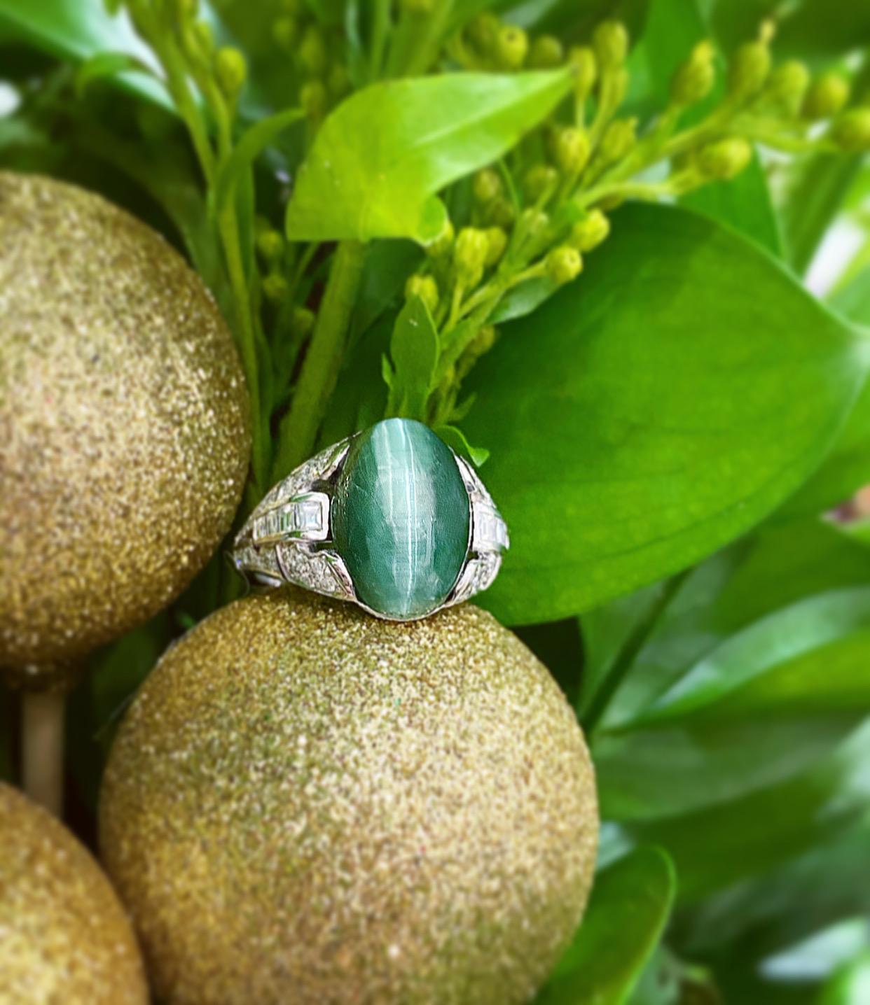 Women's Late Art Deco 10.75 Carat Cat’s Eye Tourmaline and Diamond Ring, circa 1940s For Sale