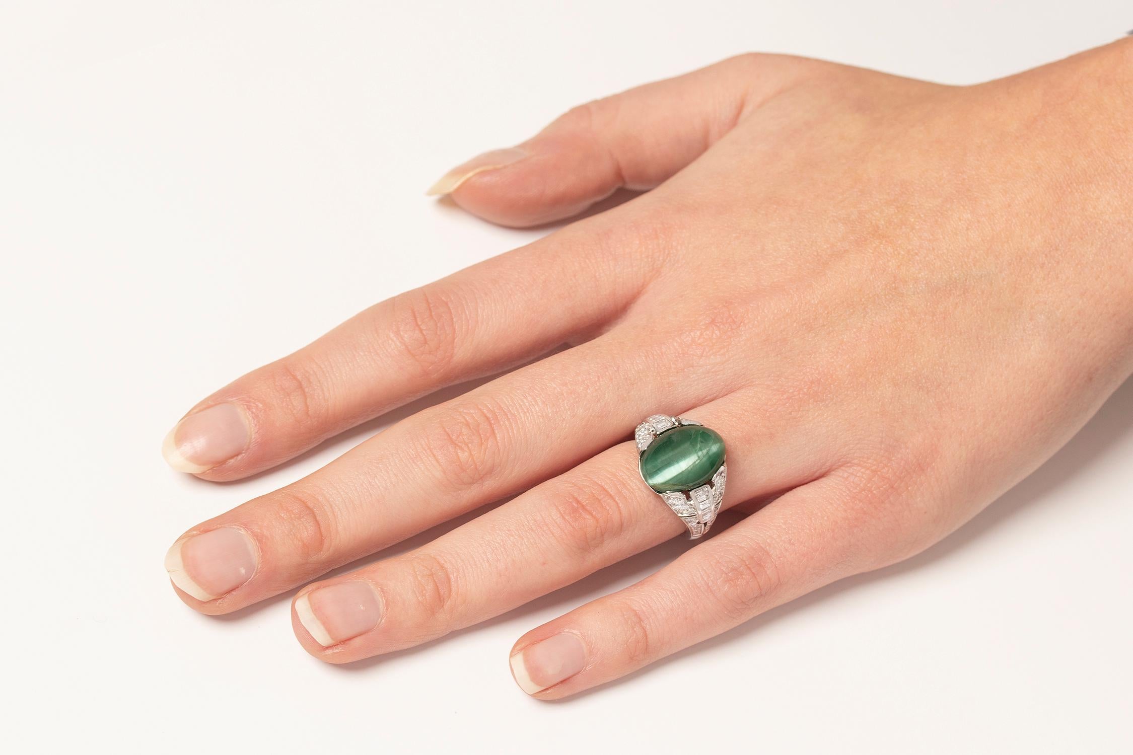 Late Art Deco 10.75 Carat Cat’s Eye Tourmaline and Diamond Ring, circa 1940s In Good Condition For Sale In London, GB