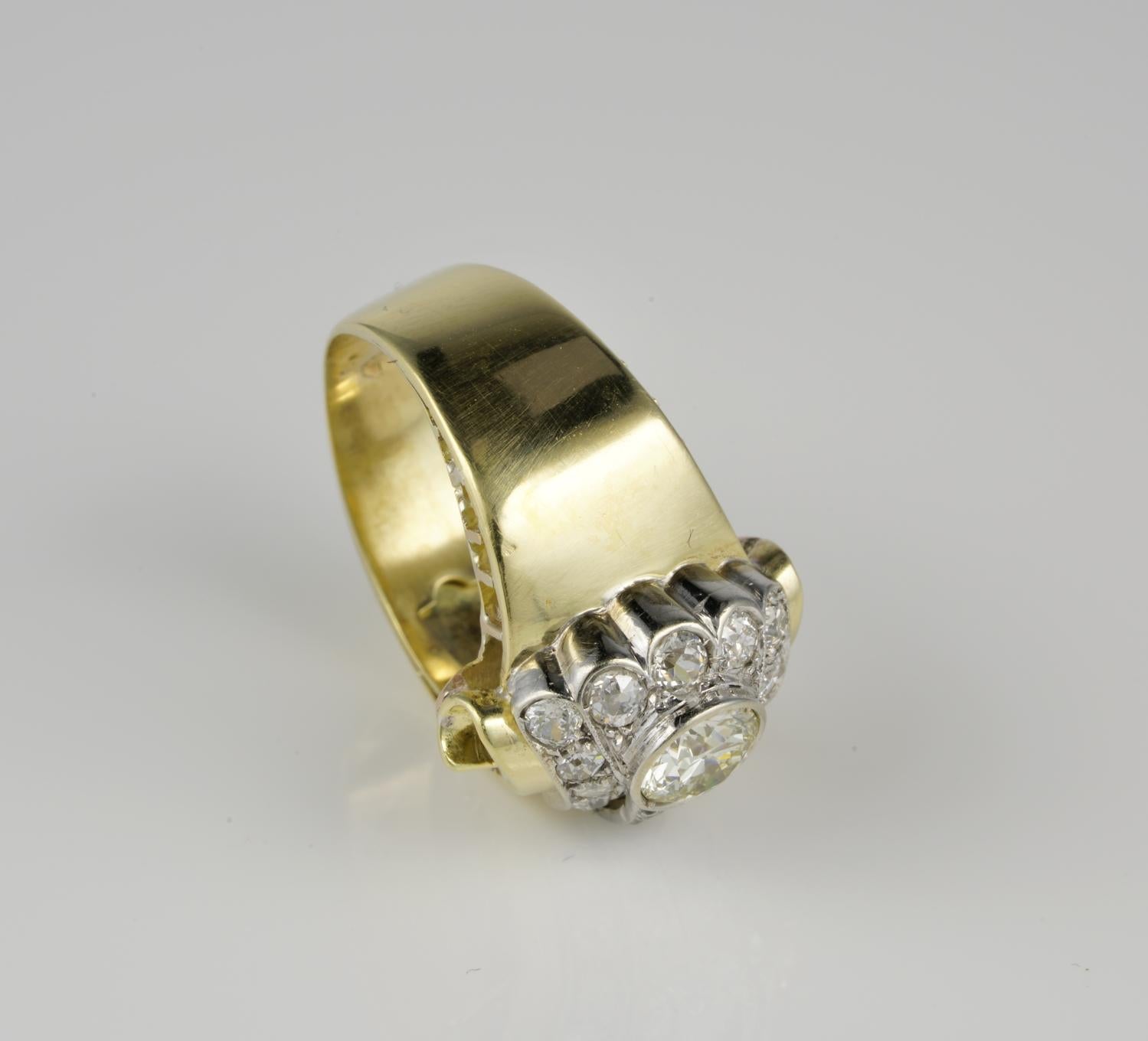 Late Art Deco 1.50 Ct Diamond Buckle ring 18 Kt Platinum In Good Condition For Sale In Napoli, IT