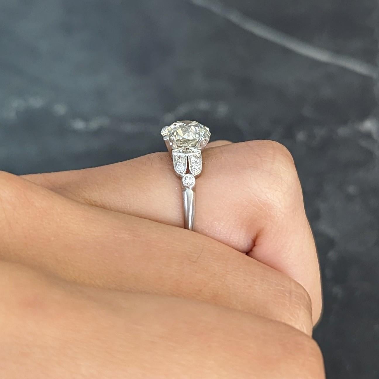 Late Art Deco 2.60 Carats Old European Cut Diamond Platinum Arch Engagement Ring For Sale 10