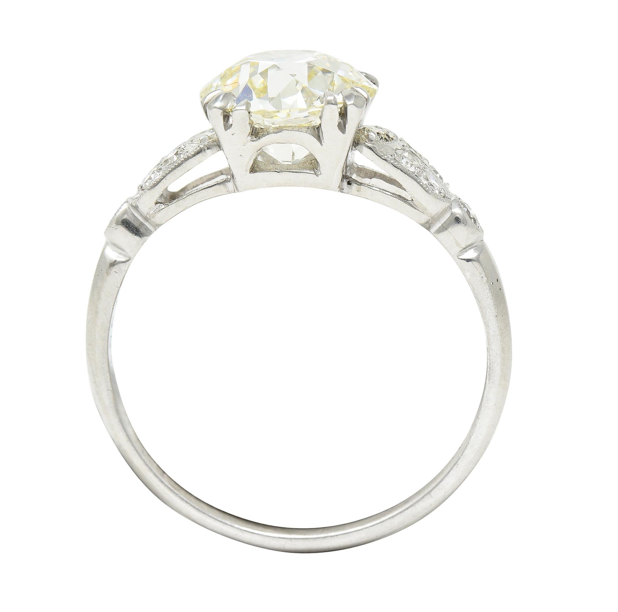 Late Art Deco 2.60 Carats Old European Cut Diamond Platinum Arch Engagement Ring For Sale 6